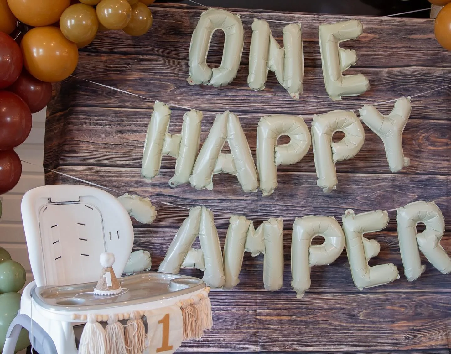 How cute is this ONE happy camper themed smash cake party!?