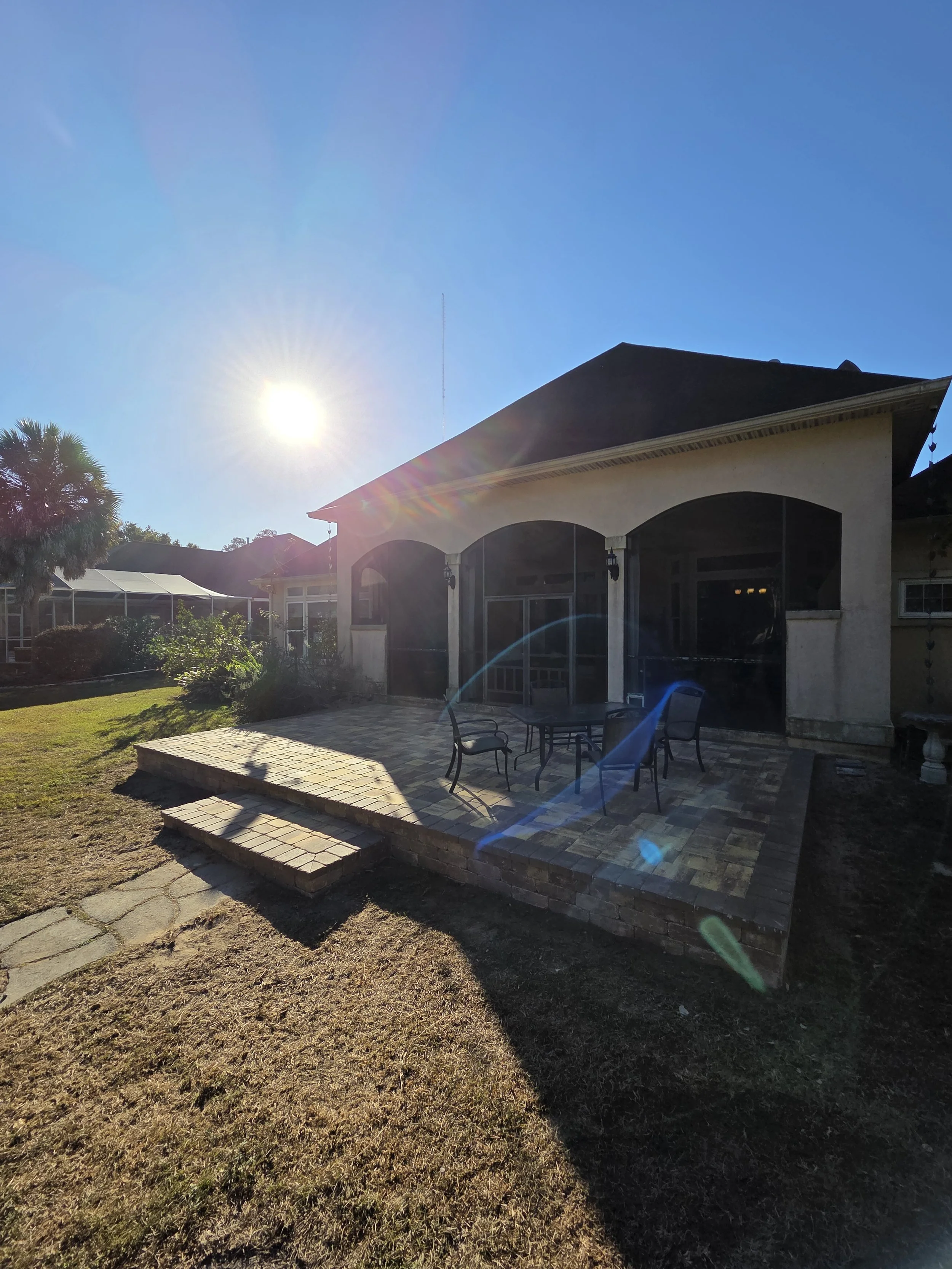 elevated paver patio in tremron old towne autumn blend with tan brown border and large step