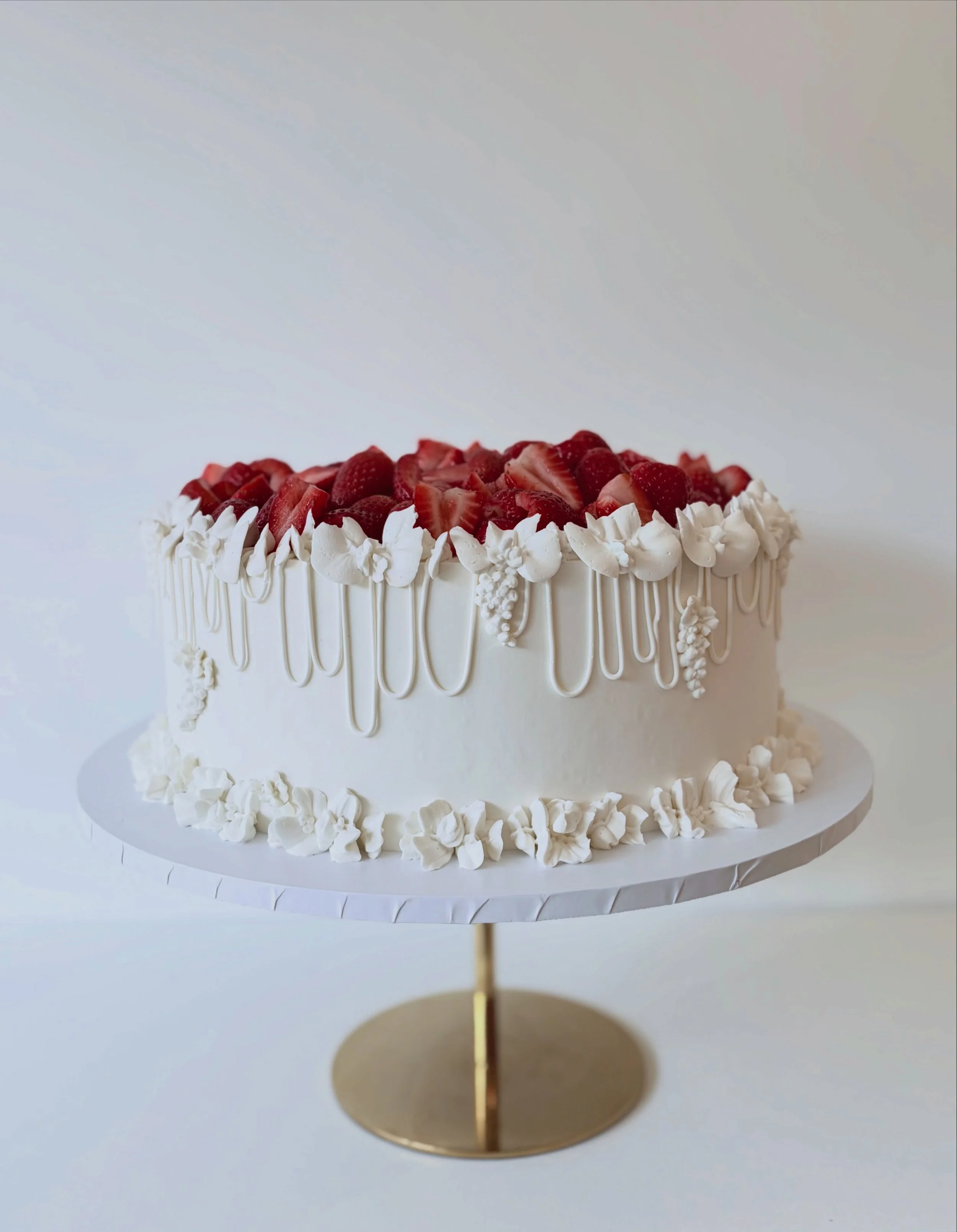 An intimate wedding at The Lanesborough.
A design inspired by old world details and romantic summer tables, delicate, timeless and made to feel beautifully timeless. 

#itsnotjustcake #intimateweddingcake #londoncakeartist
