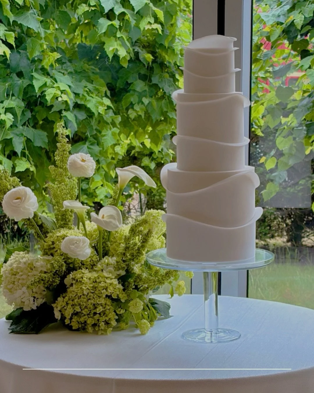Swipe to the end for the reaction that says everything&hellip;

A sculptural, modern design created for the most beautiful celebration for James &amp; Meredith at Chiswick House finished with soft, flowing movement and an understated elegance that fe