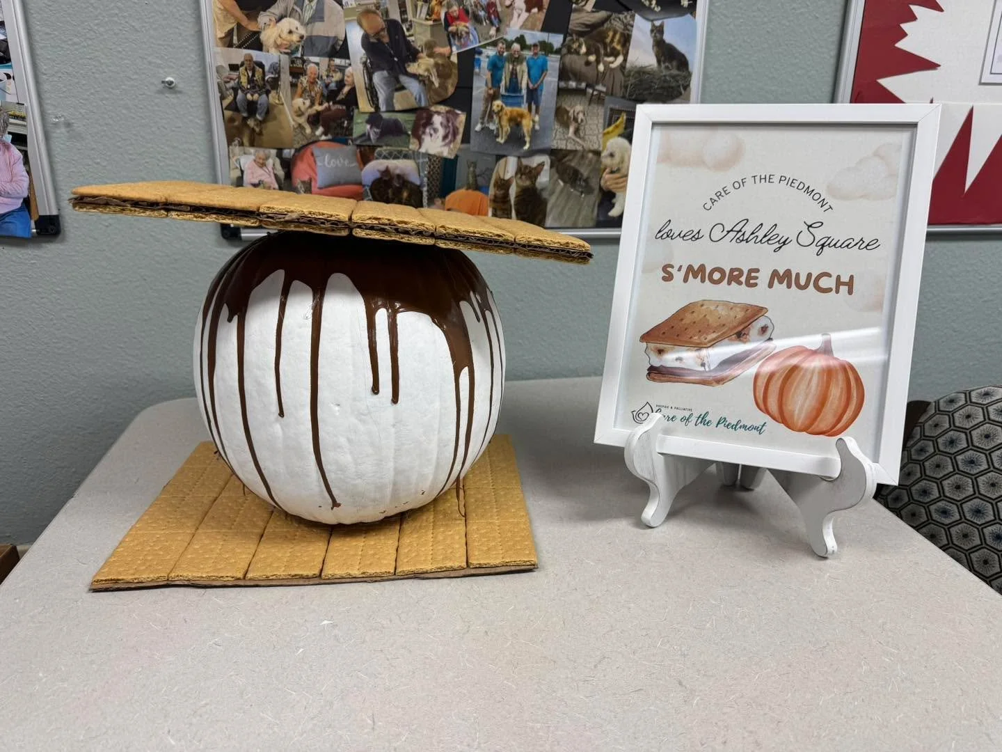 Another adorable pumpkin decorated by Leigh Anne! π«π₯ This time, her creation for Ashley Square is a sweet s’more pumpkin — too cute to resist! π #PumpkinDecorating #FallFun #Smores #HospiceHeart #AshleySquare #CreativeCare #AutumnVibes