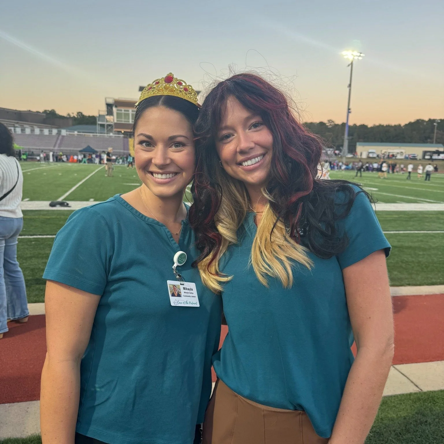 Emily, Mikayla, and Leigh Anne had a blast at Emerald High School’s Costumes and Careers event last week! 🎃💼 They loved seeing all the creative costumes and chatting with students about the incredible work we do at Hospice & Palliative Ca