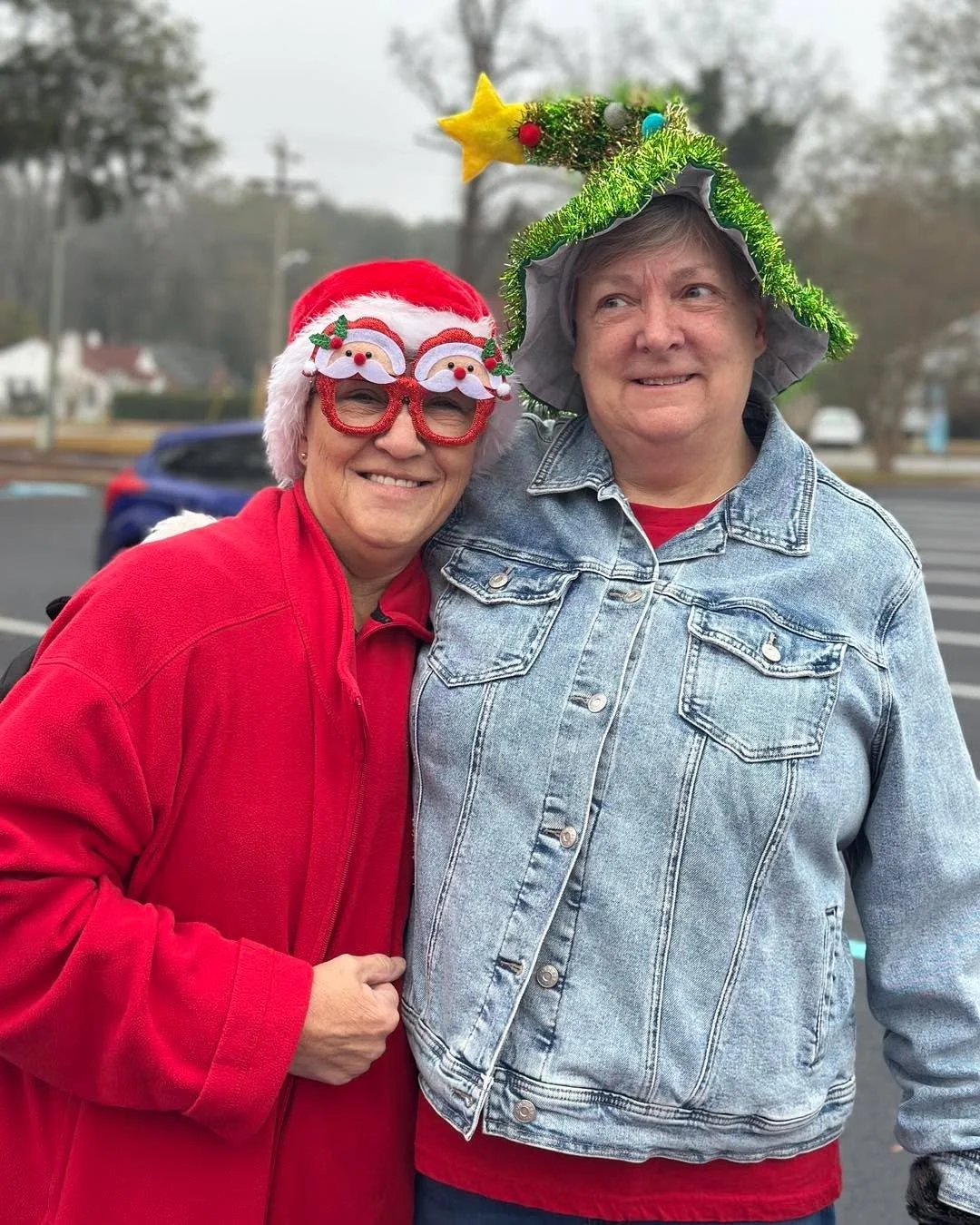 What a great group! 🎅✨ We had a wonderful Santa Stroll this morning, and those festive outfits made it even more fun. Thank you to everyone who came out to support us! ❤️
#SantaStroll #HolidayFun #CommunitySpirit #FestiveMorning