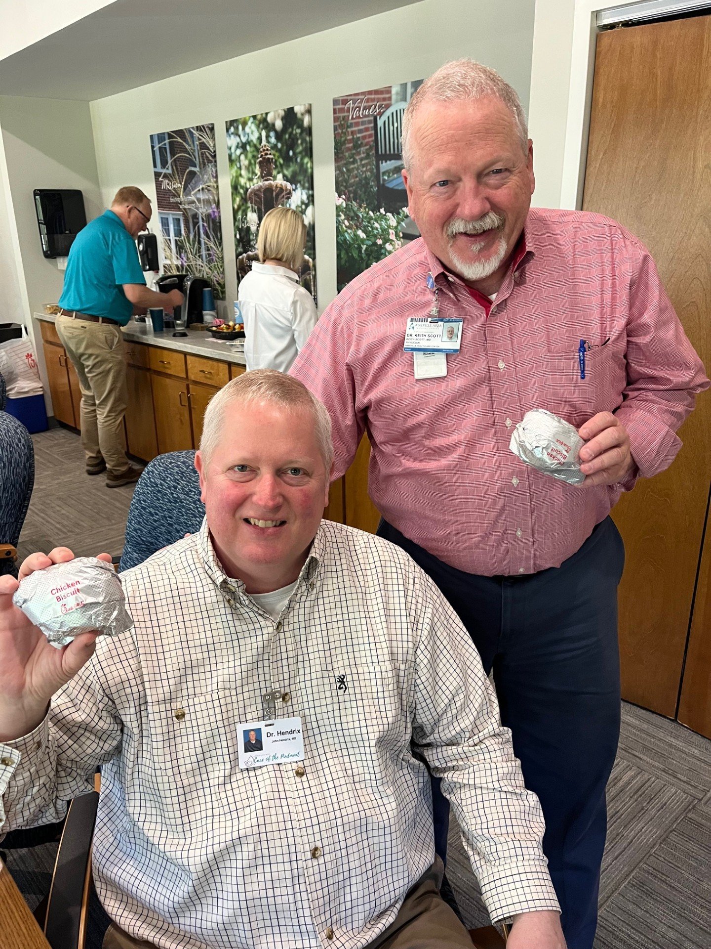 Thank you Chick-fil-A Greenwood (SC) for donating chicken biscuits and fruit in honor of National Doctor's Day earlier this week! Dr. Hendrix, Dr. Scott and the rest of our  team enjoyed breakfast during their morning meeting yesterday.

#CareofthePi