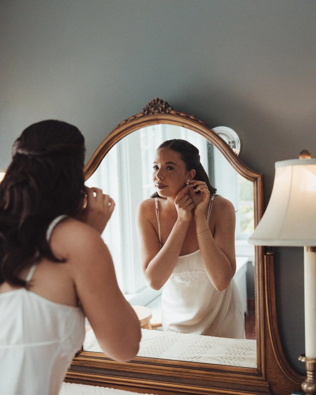 The most elegant morning 💍 

Vendors:
Photographer: @varya.png
Coordinator: @afterglowweddingsandevents
Hair: @thebridalcollective__
Make-up: @cade.cosmetics 
Venue: @cheneymansion

#chicagowedding #chicagoweddingplanner 
#chicagoweddingcoordinator 