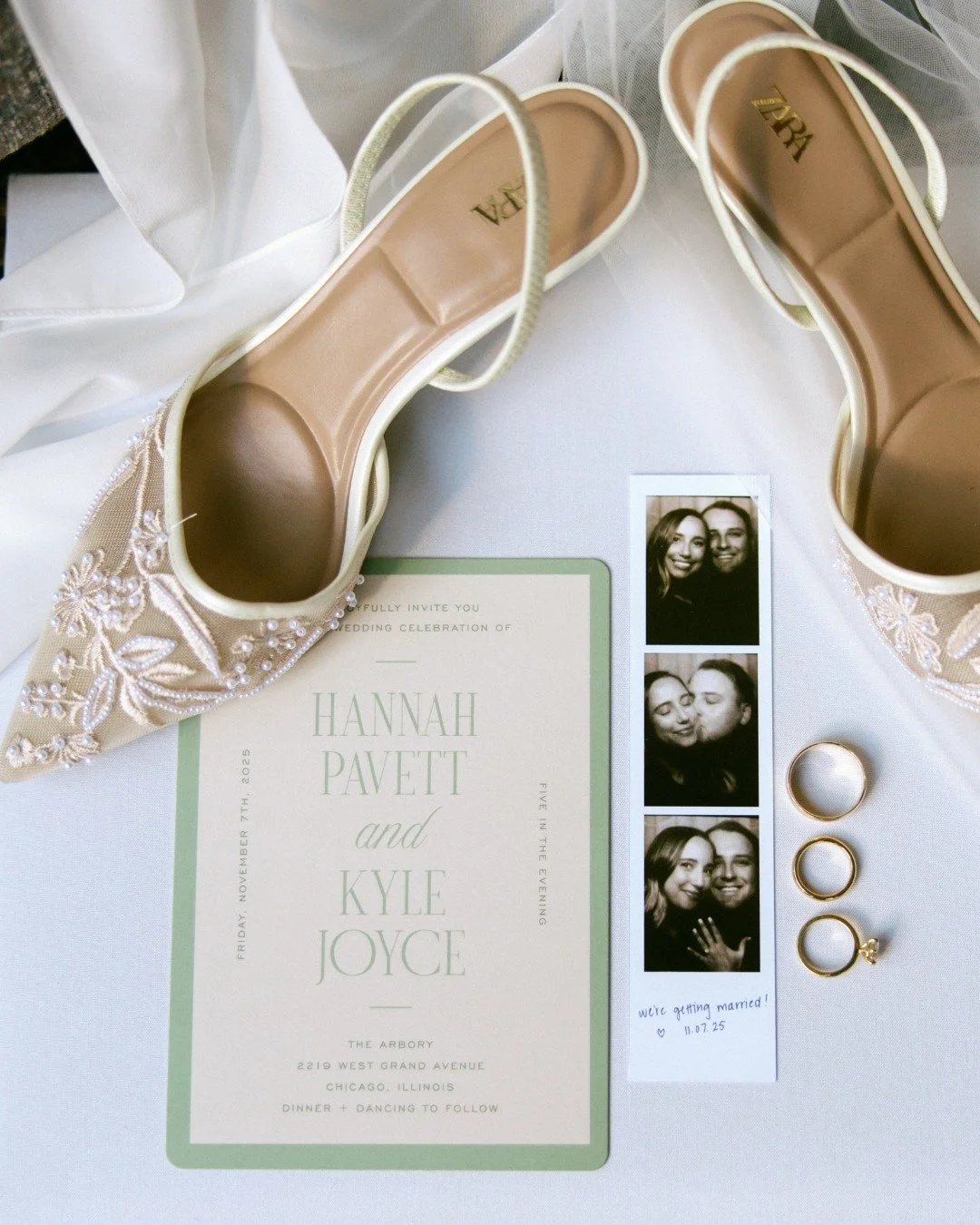 Obsessed Hannah &amp; Kyle's wedding details 🤭

VENDORS:
Photographer: @ekphoto___
Coordinator: @afterglowweddingsandevents
Venue: @the.arbory

#chicagowedding #chicagoweddingplanner 
#chicagoweddingcoordinator #weddingdetails #weddingphotography