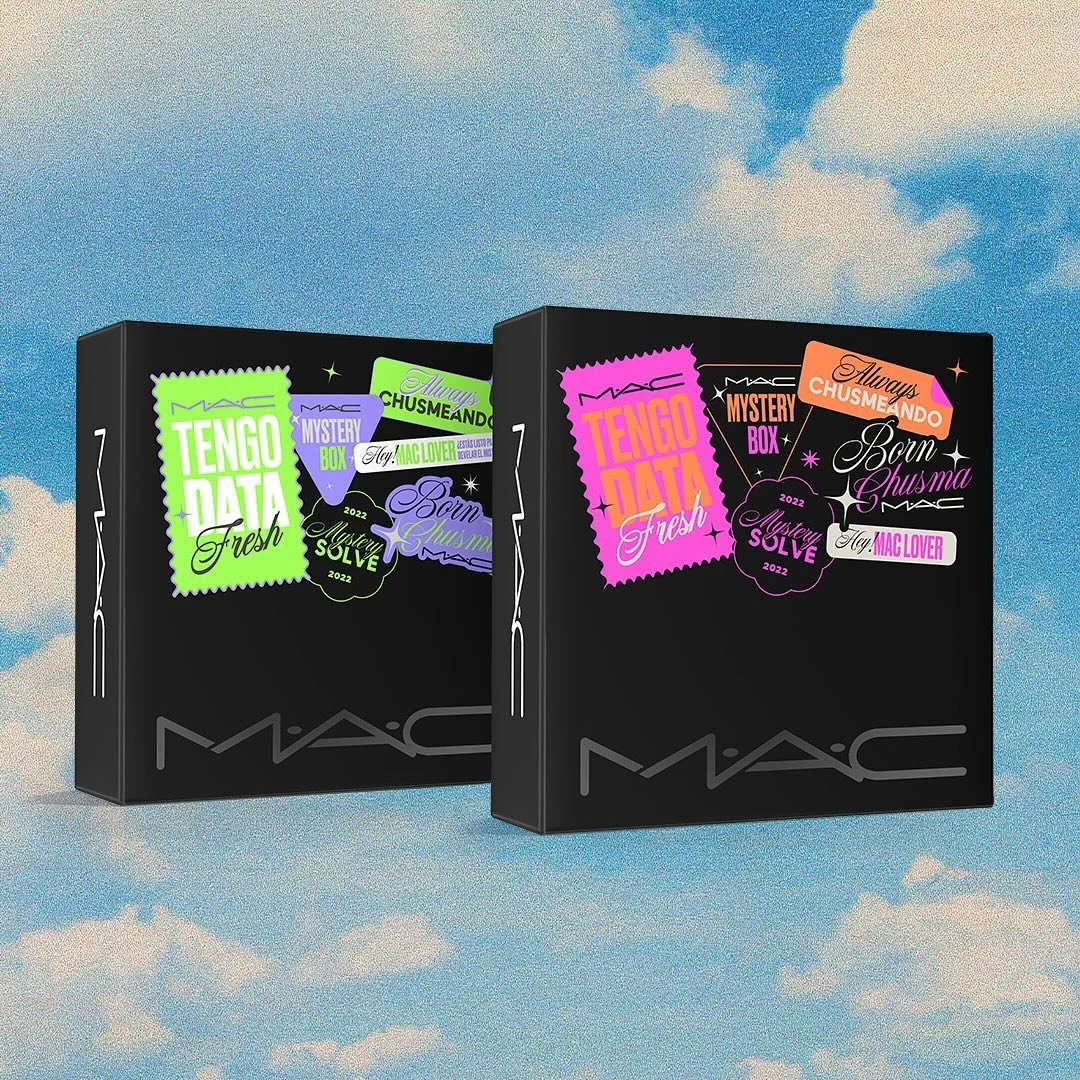 Proyectos en los que nos divertimos y el lanzamiento de la cajita misteriosa de M.A.C Cosmetics que trabajamos hace un tiempo 🖤.
. Conceptualizaci&oacute;n, copywriting &amp; storytelling
. Dise&ntilde;o gr&aacute;fico
. Social Media Content
. Packa