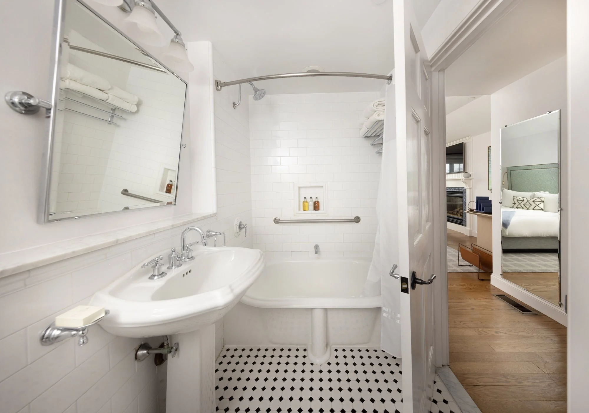 LowRes_Room523 bathroom.jpg