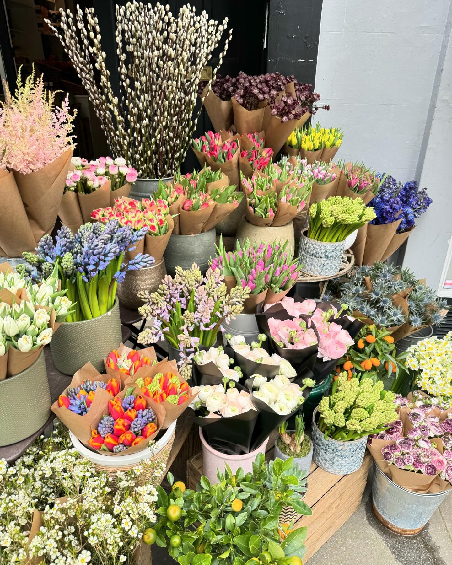 #johnandjessie #flowers #flowersofinstagram #londonflowers #londonflorist #flowershop #mothersday #motheringsunday #kensington #hollandpark #nottinghill #royalboroughofkensingtonandchelsea #london