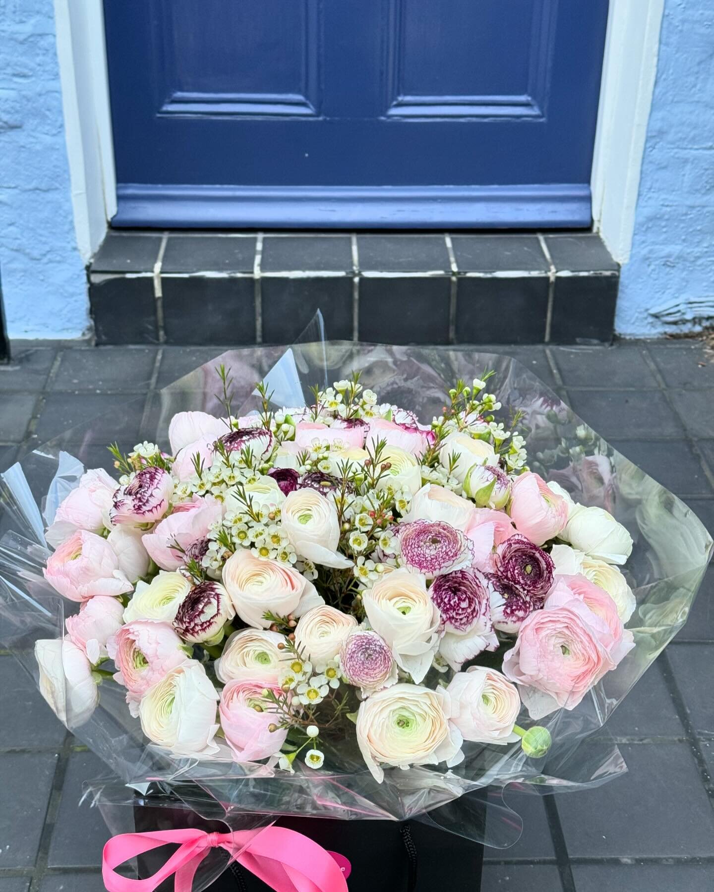 International ladies day tomorrow! #johnandjessie #flowers #fowersofinstagram #londonflowers #londonflorist #fowershop #internationalwomensday #kensington #nottinghill #hollandpark #royalboroughofkensingtonandchelsea #london