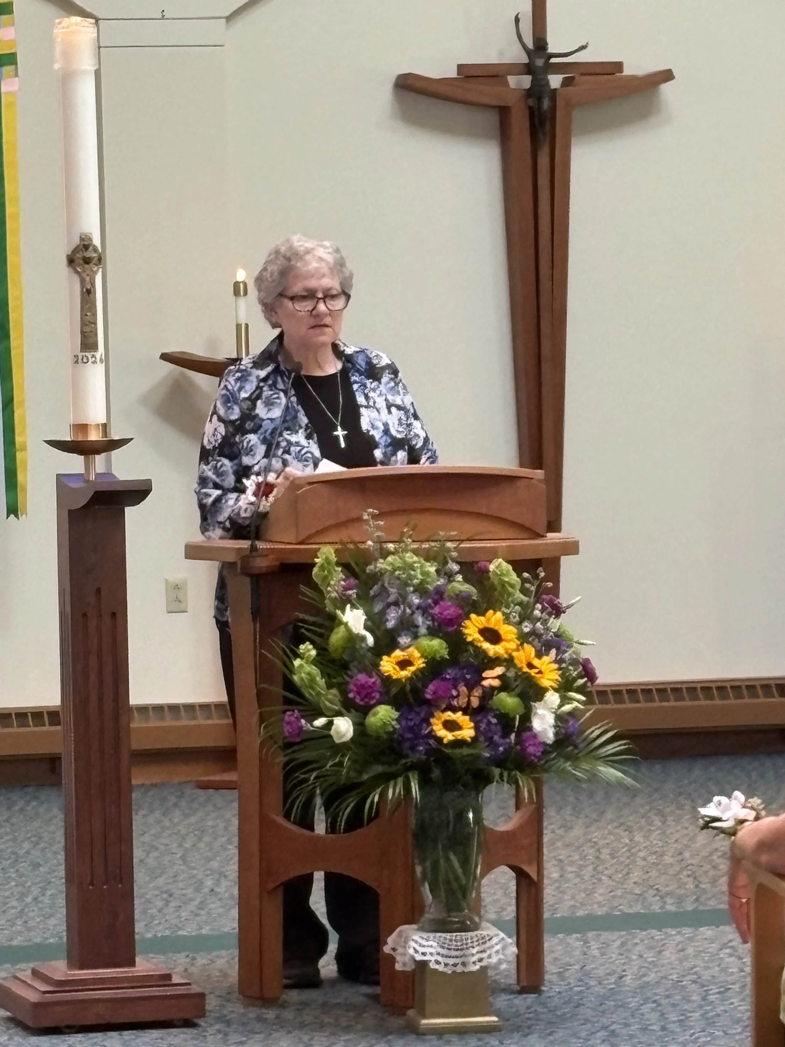 Sister Pat McDermott doing a Reading