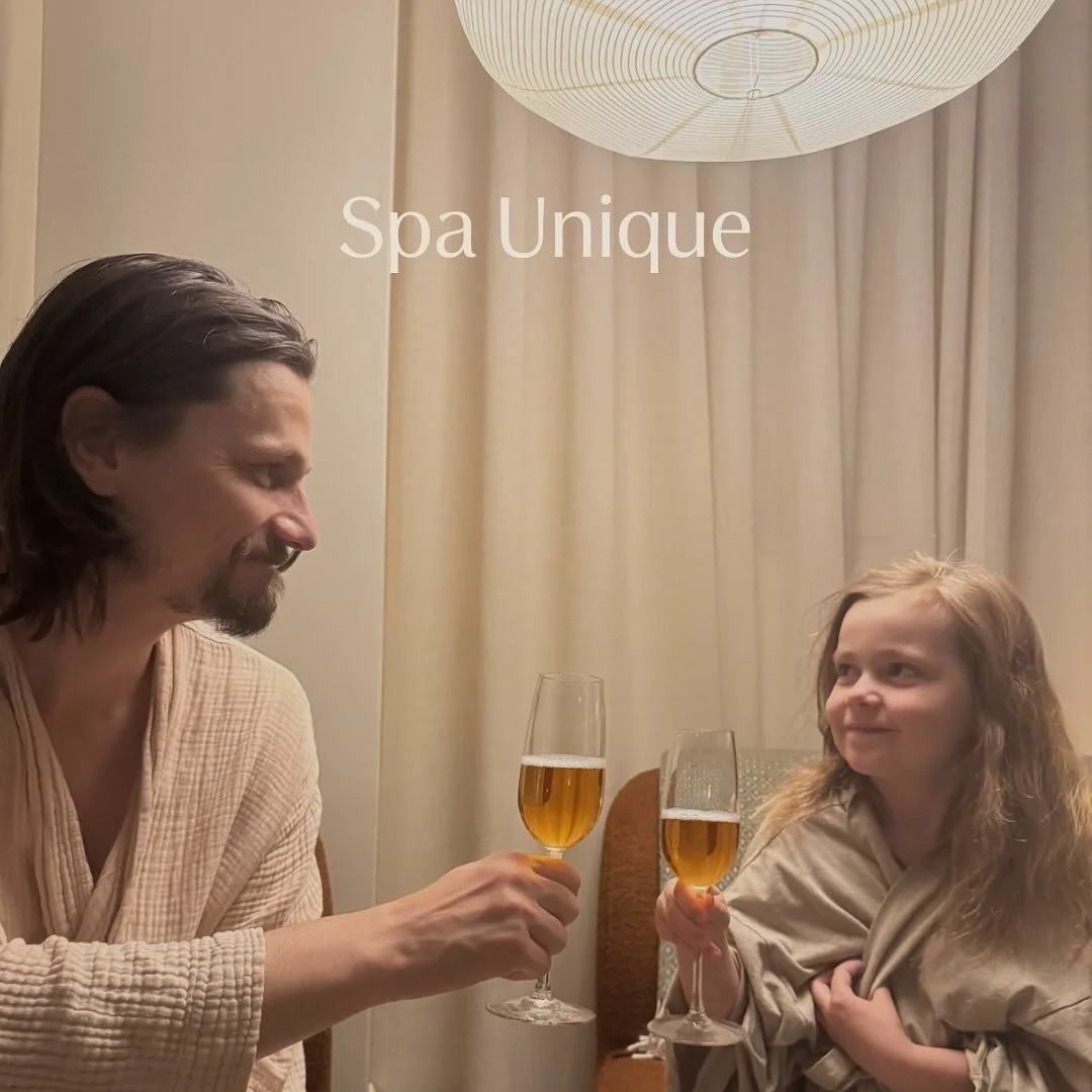 &rdquo;Is&auml;n turva on lapsen tarpeista voimakkain.&rdquo;&nbsp;- Sigmund Freud

Isi&auml; on monenlaisia.

Vahva is&auml;, herkk&auml; is&auml;,
hassu isk&auml;, juro isk&auml;,
puhelias faija, hiljainen kuuntelija-faija,
leikkis&auml; isi, ohjaa