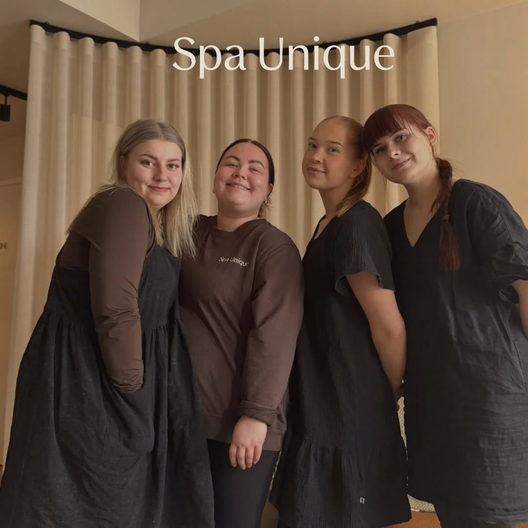 &rdquo;Feminismiss&auml; ei ole kyse siit&auml;, ett&auml; tehd&auml;&auml;n naisista vahvempia. Naiset ovat jo vahvoja. Kyse on siit&auml;, ett&auml; muutetaan sit&auml; tapaa, jolla maailma n&auml;kee tuon vahvuuden.&rdquo;
-G. D. Anderson

Olemme 