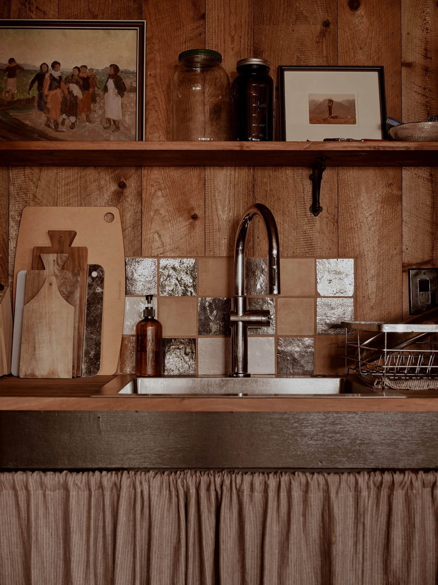 Kitchen sink and the shelf above it