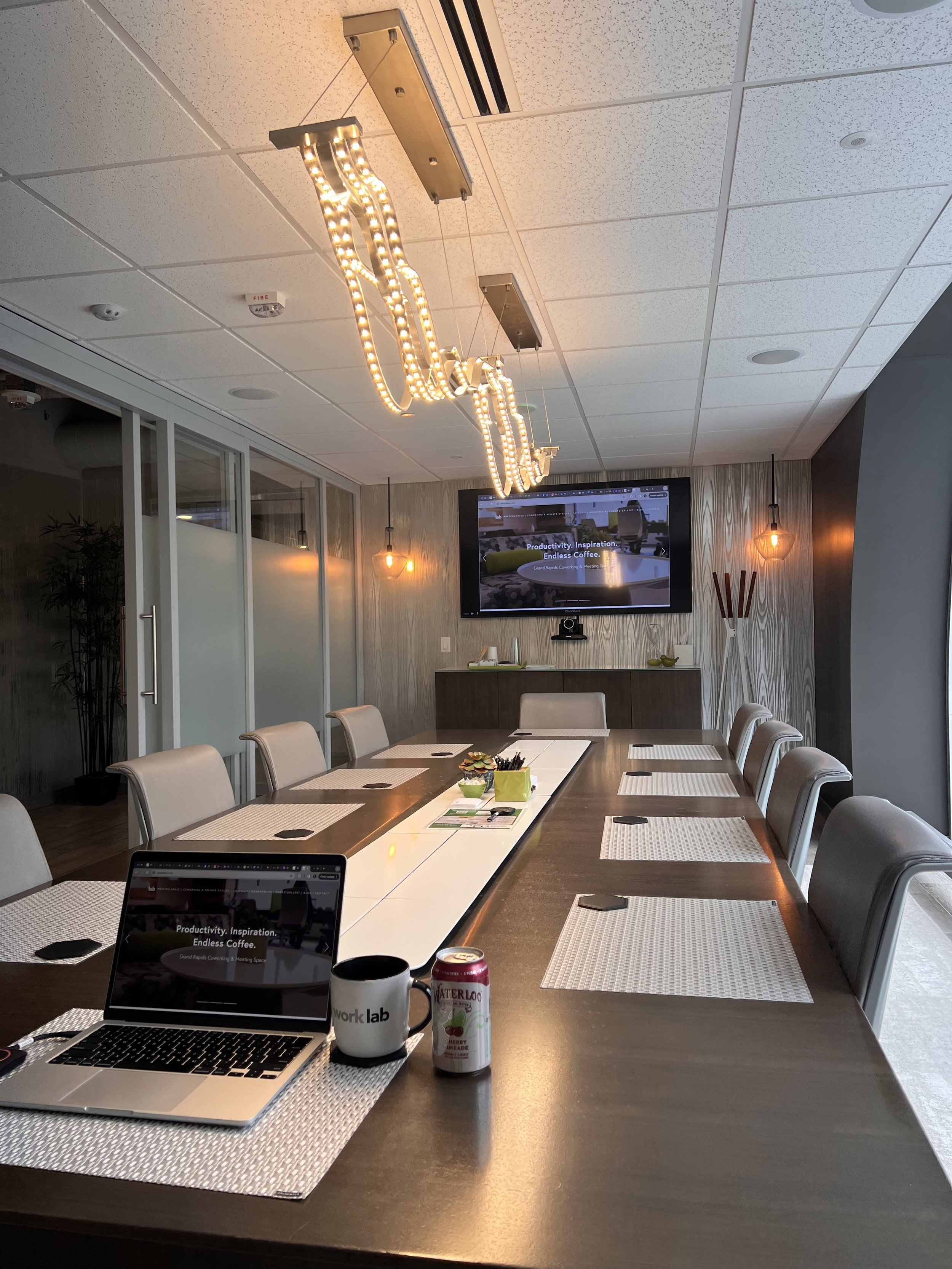 Mastering the Art of Effective Meetings: Tips for Engaging and Productive Discussions