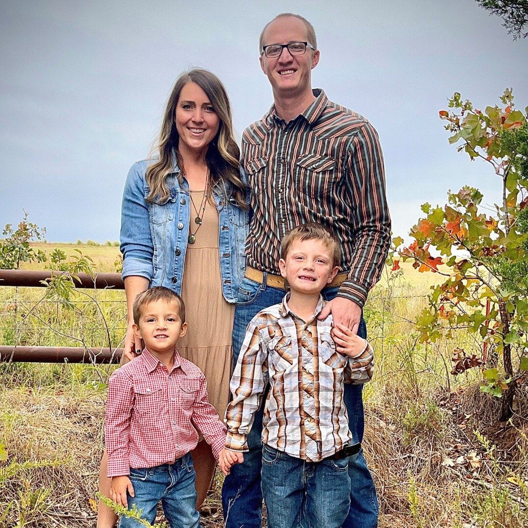 👨&zwj;👩&zwj;👦&zwj;👦 Meet Duncan, Charlotte, Walker and Colter!

👰🤵 Duncan and Charlotte have been married for 10 years.

👨: Duncan is a Financial Representative &amp; a member of the Air National Guard. He enjoys playing golf ⛳, watching colle