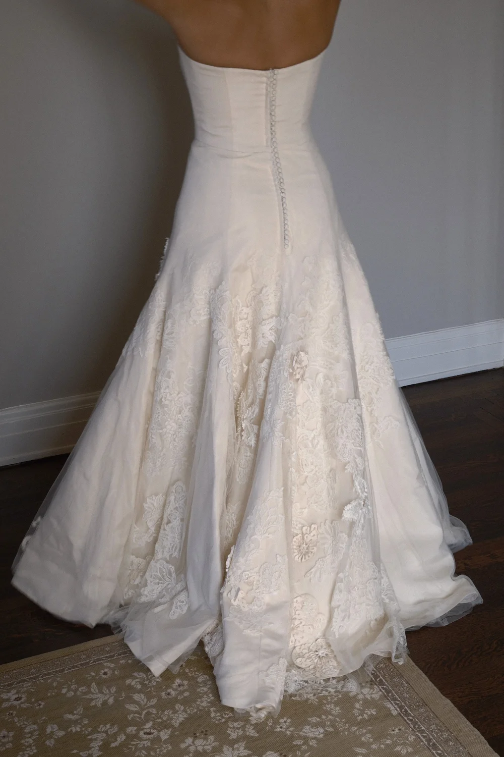 chinese dress ladies Used Vera Wang Kendall Wedding Dress main image 1