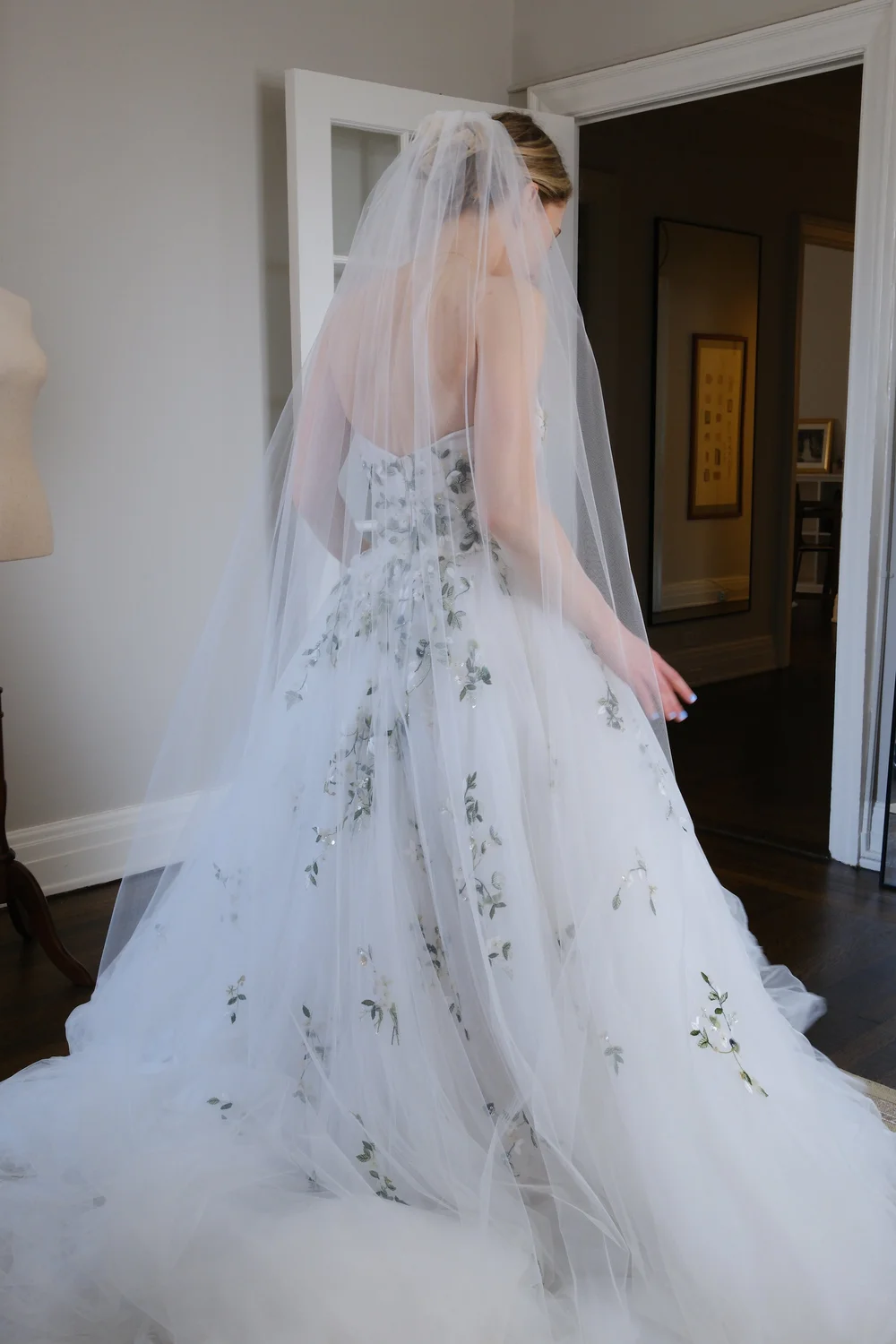 monique lhuillier grey wedding dress Monique Lhuillier, the grey dress 50 shades Wedding Dress Save 44%