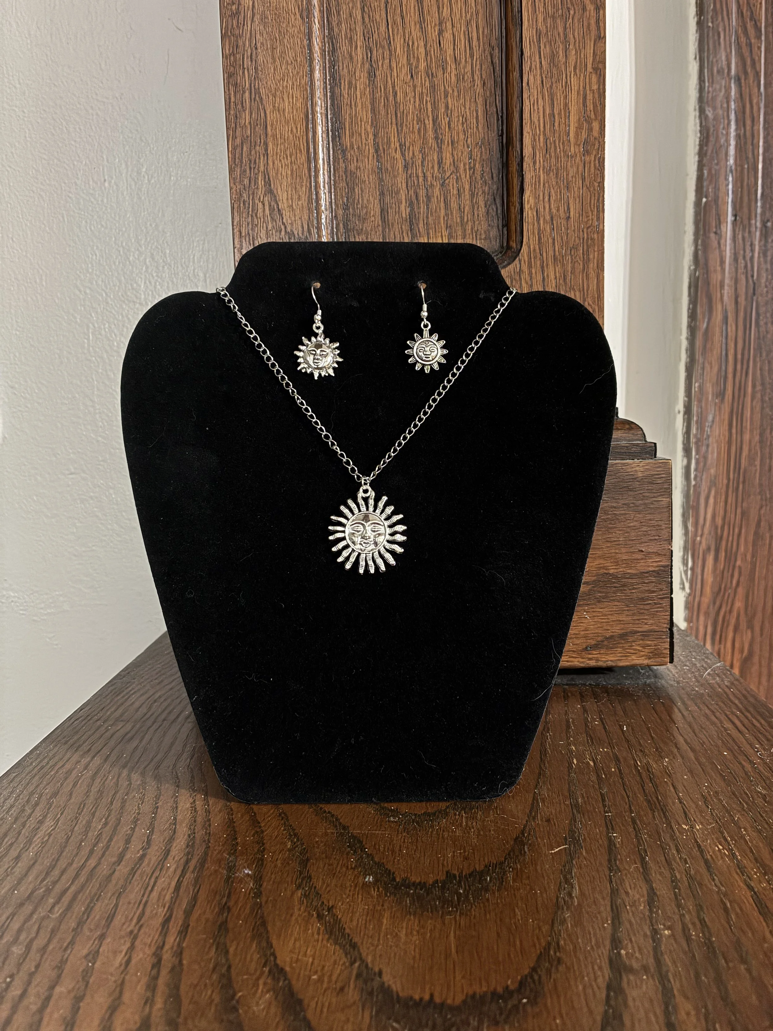 Vintage Sunburst Charm Set.HEIC.jpeg