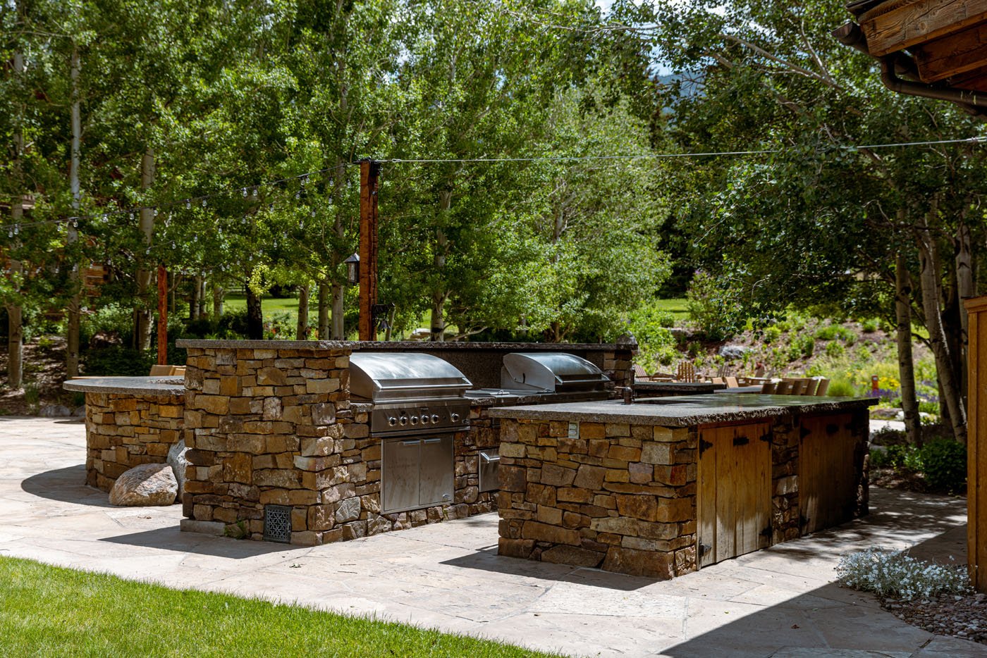 grizzlyhall_outdoorkitche.jpg