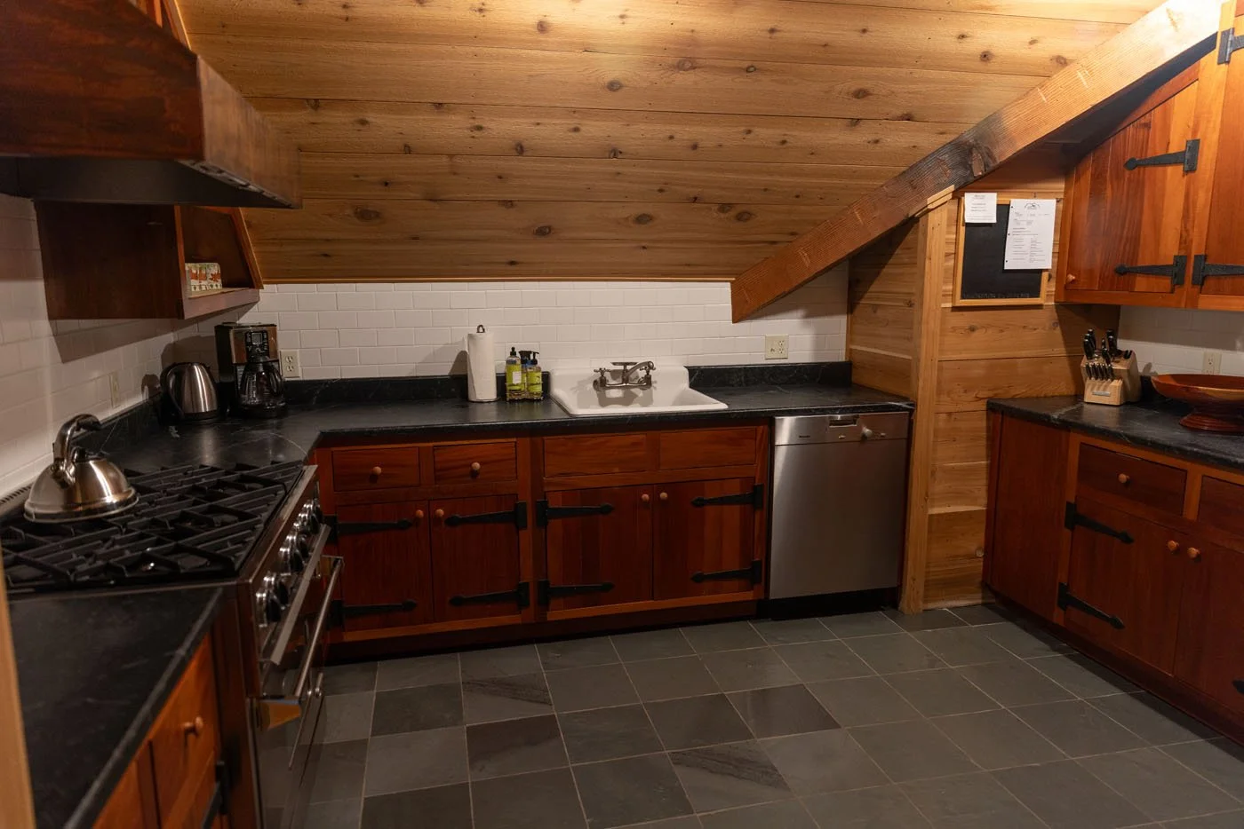 barnloft_kitchen.jpg