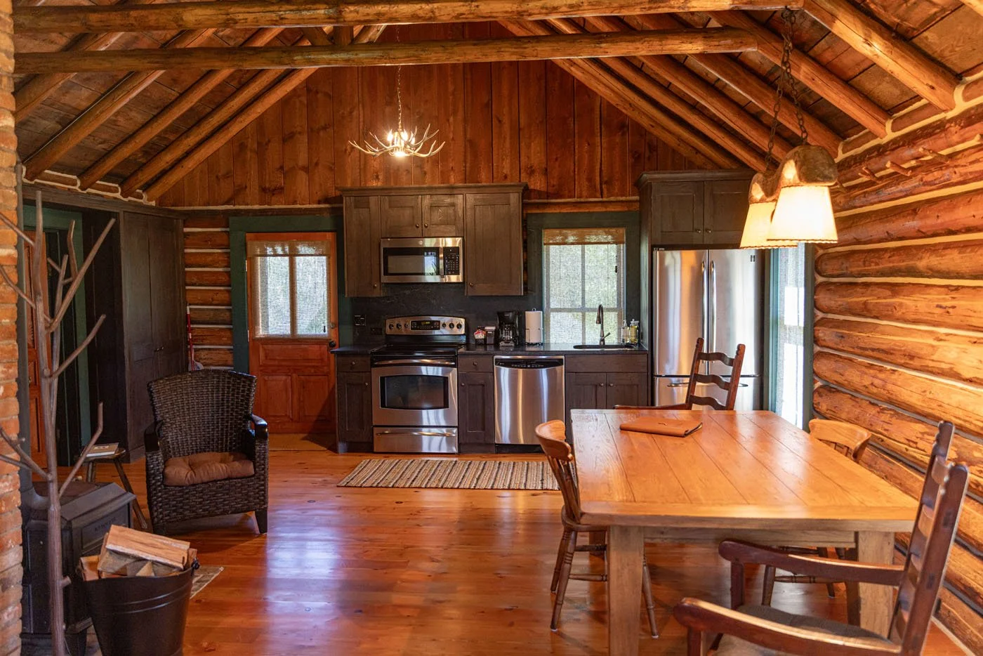 martincabin_dining.jpg