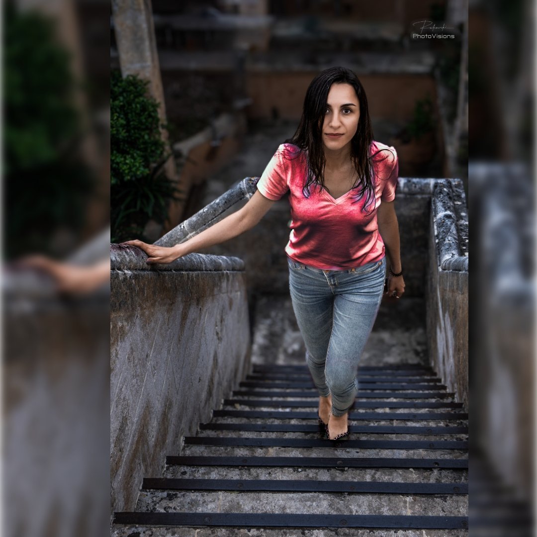 Stairway to heaven... instantly captured my imagination.
With no time to lose, I seized the moment and shot without hesitation. I felt this photo had to be taken

#woman #blackhaired