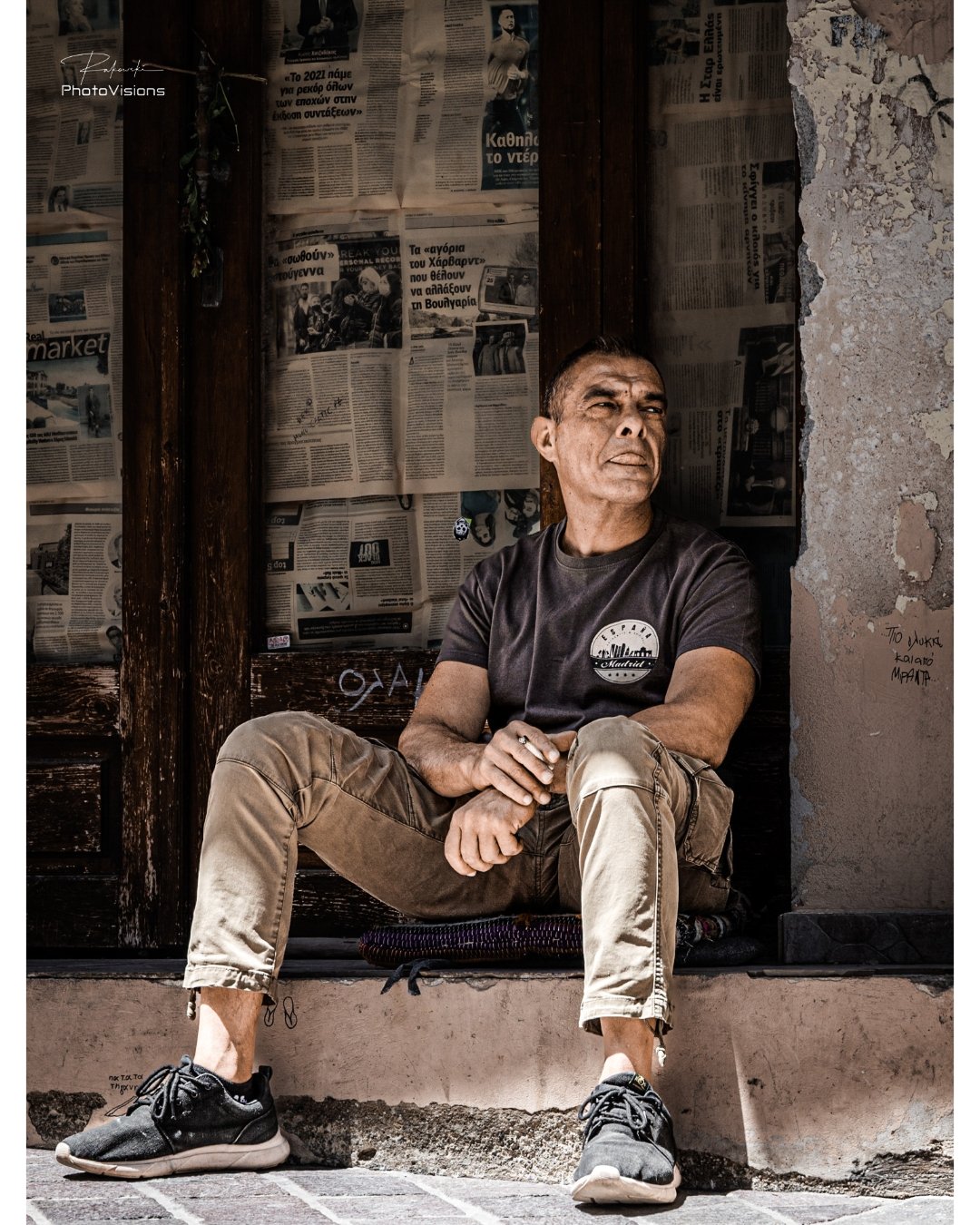 Hot in the shade..

#streetphotography #smoking #resting