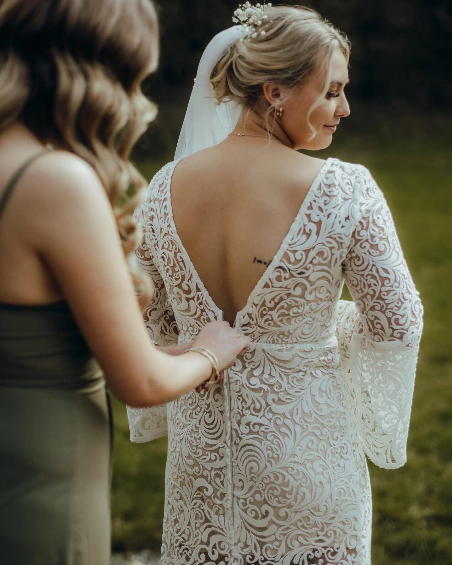 The Wedding of A&amp;T featuring the MOST AWESOME wedding shoes (boots).

Yeeehawww!! 

A beautiful wedding with the lovely people at @moonacre_dorset 

Shout to @rosiesuzanneboxer for being the top cousin and HMUA For Amber!

#wedding #weddingdress 