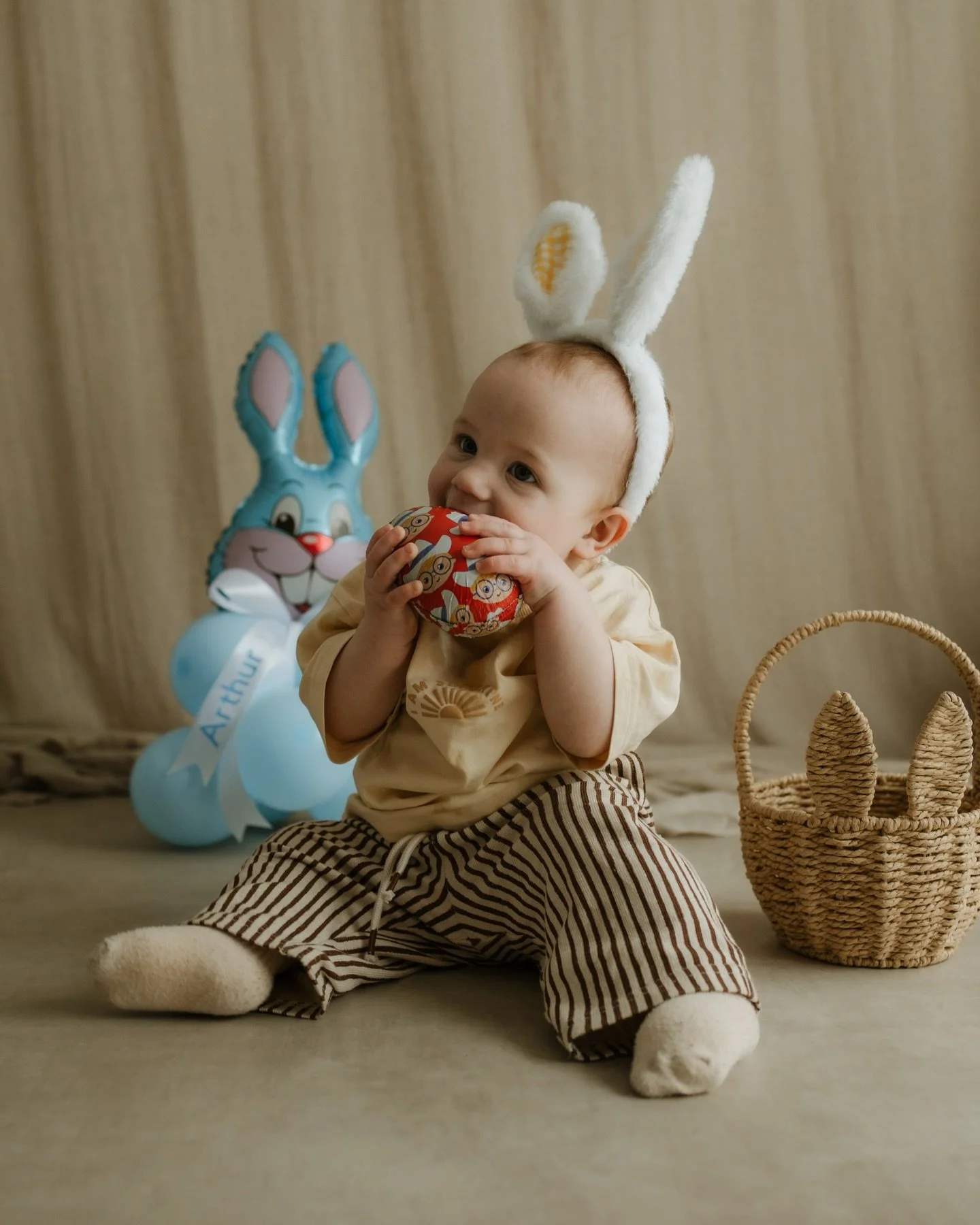 HAPPY EASTER!! 

We recently had some chocolate-eating Easter Bunnies visit the studio and this one was egg-stra special as it was Arthur's first Easter. He said he had an egg-cellent time all around. 

Sorry, not sorry for the awful puns - had to be