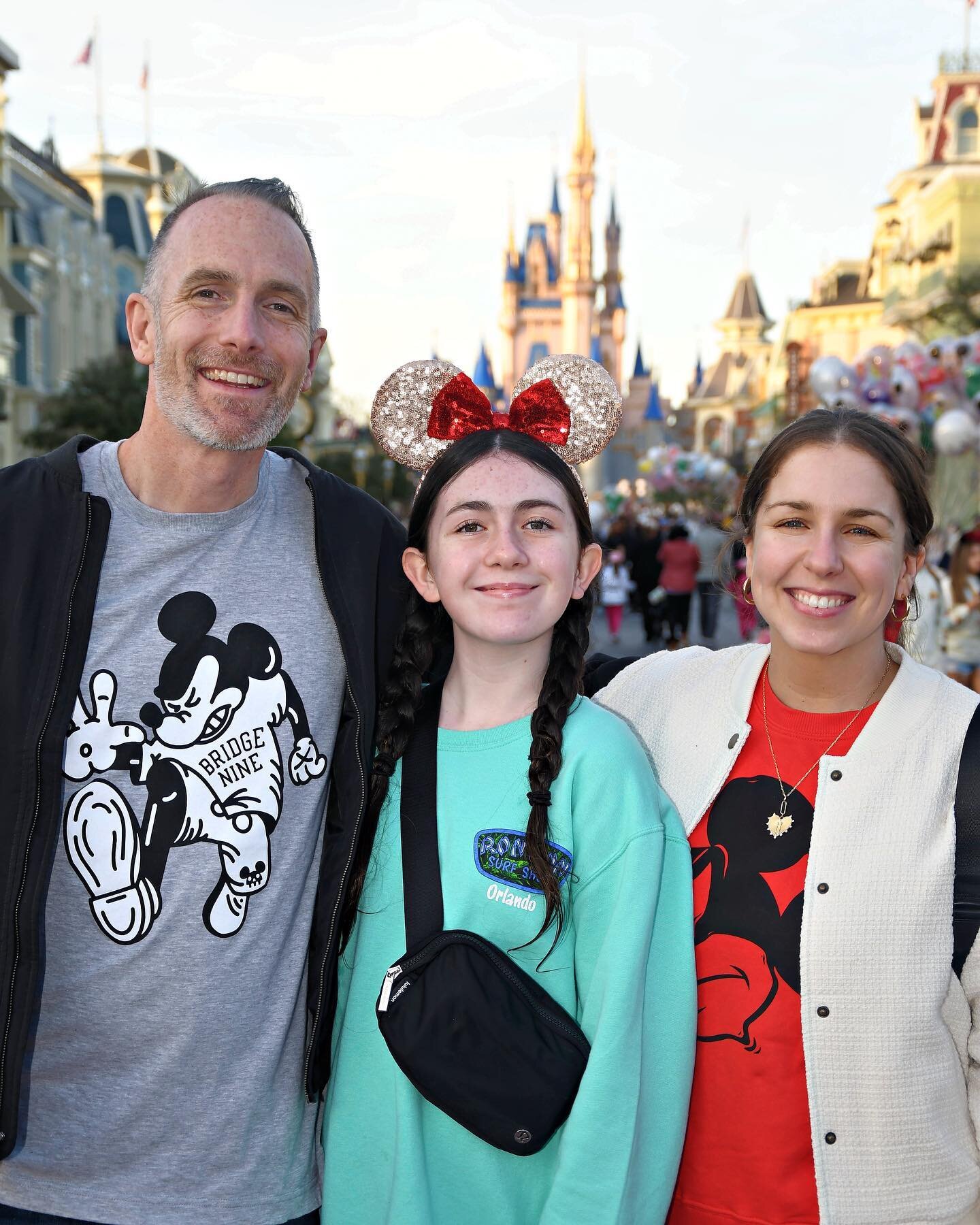@katbatten, @georgiamadethis and I had an absolutely unreal trip with family while visiting Orlando Florida last week. My first visit since I was younger than my daughter and watching her let her guard down and just be a kid was the best part. Hit Un