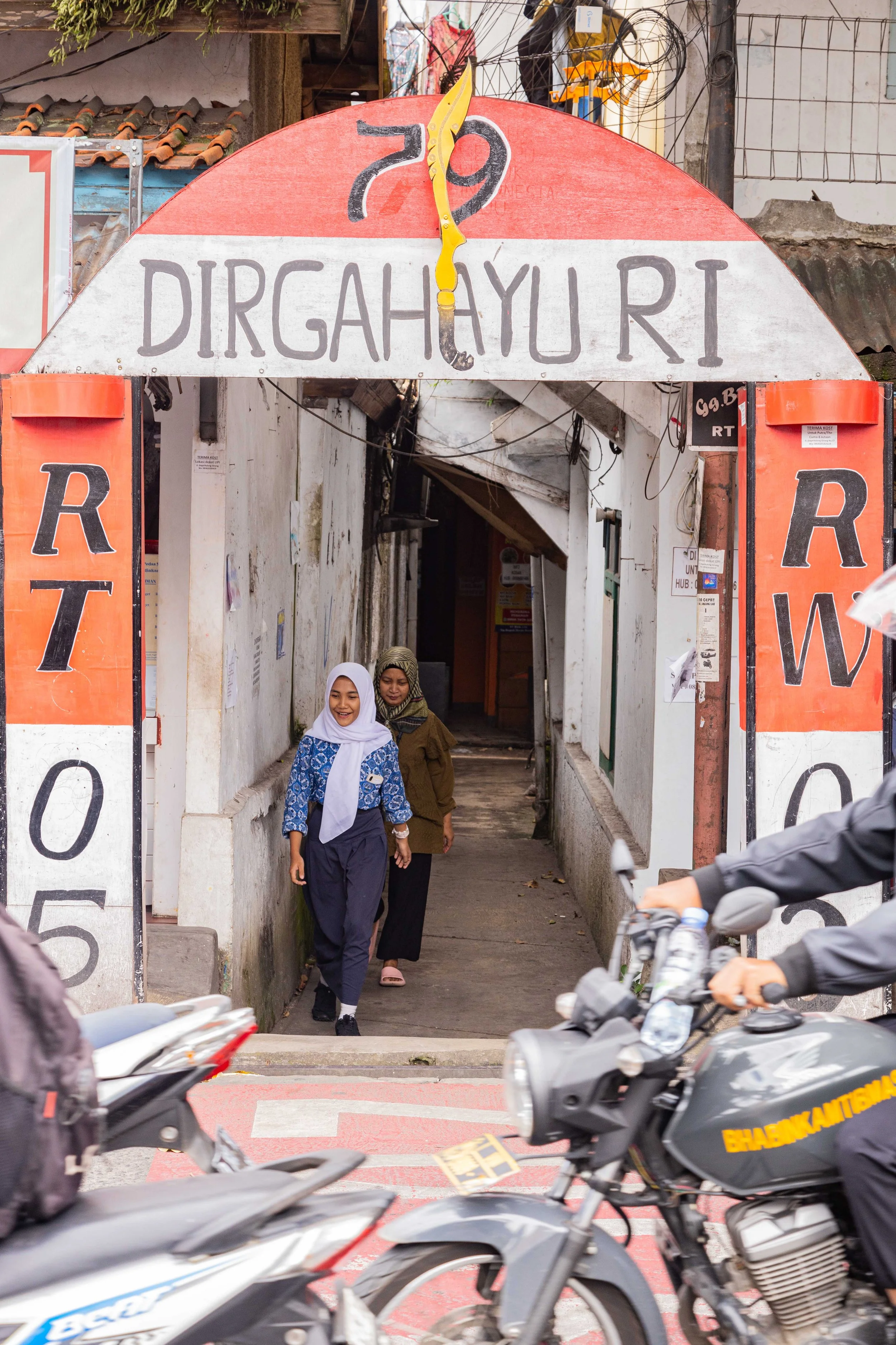 one of my favorite things about Bandung is walking down the jalan tikus (rat roads). narrow enough for only pedestrians and motorcycles they offer a quieter space to walk around the city