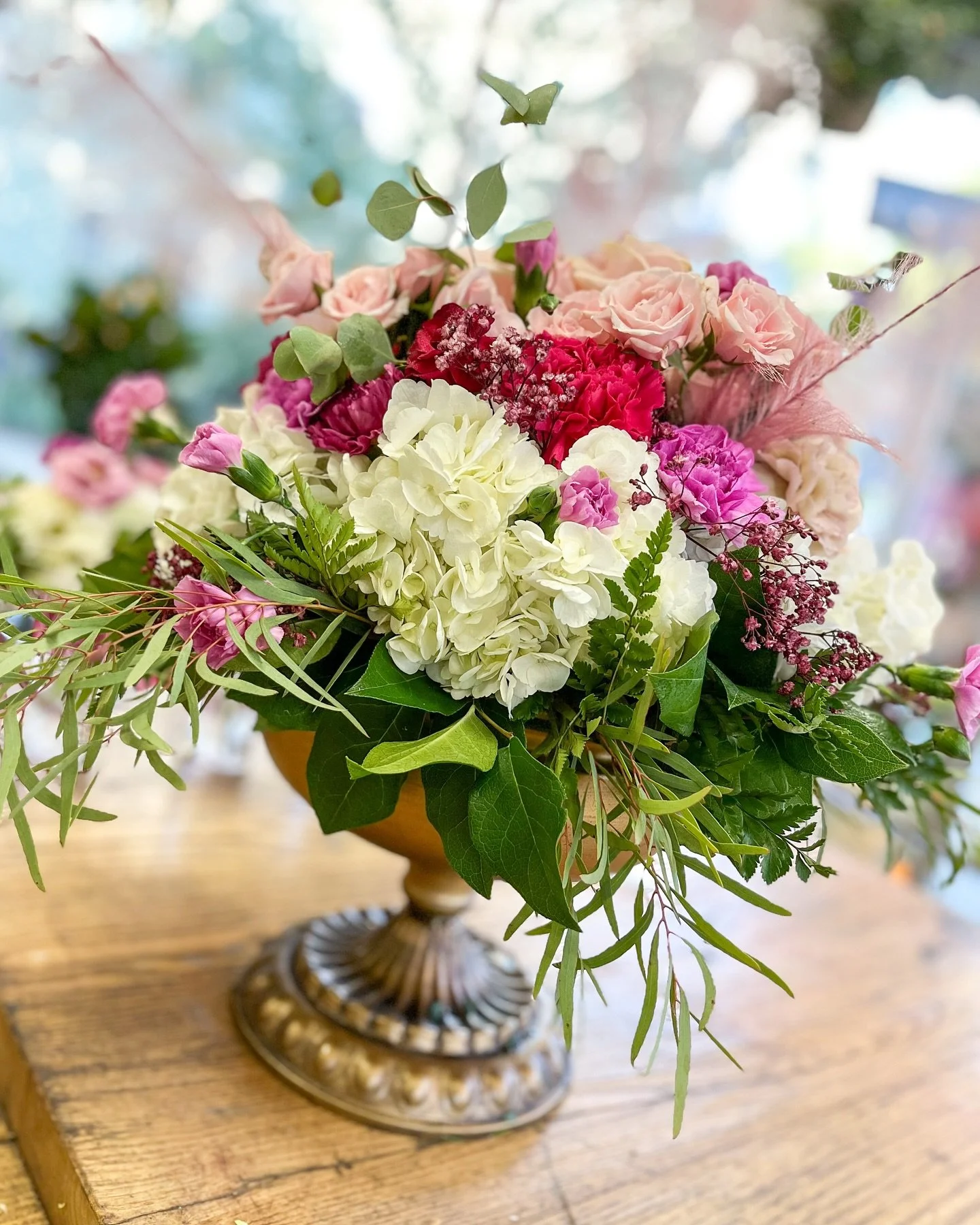 Wishing you all a beautiful Sunday, with a touch of floral bliss. 

#FloralDesignsByLiRog