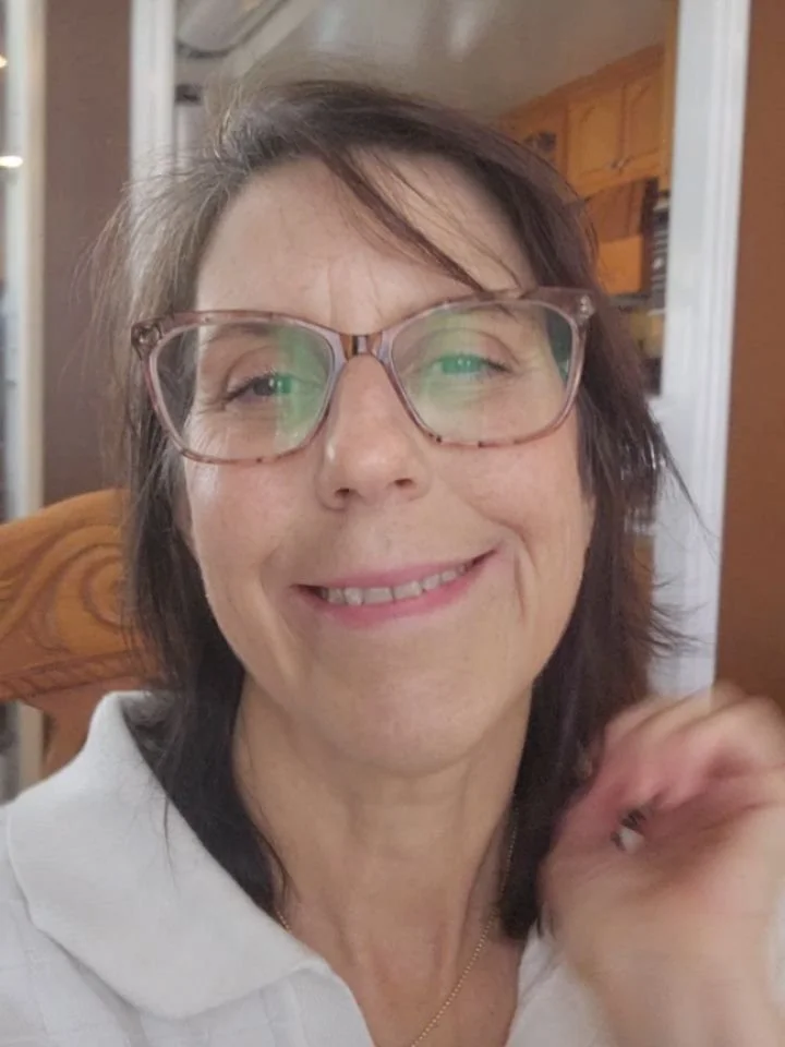 The Family Man🧍

What a romantic sweet Christmas  movie.

If you're a hopeless romantic like me. It's a must see.😊

Do you have a holiday movie we should watch??

Share your favorite movie  in the comments.💫🤗