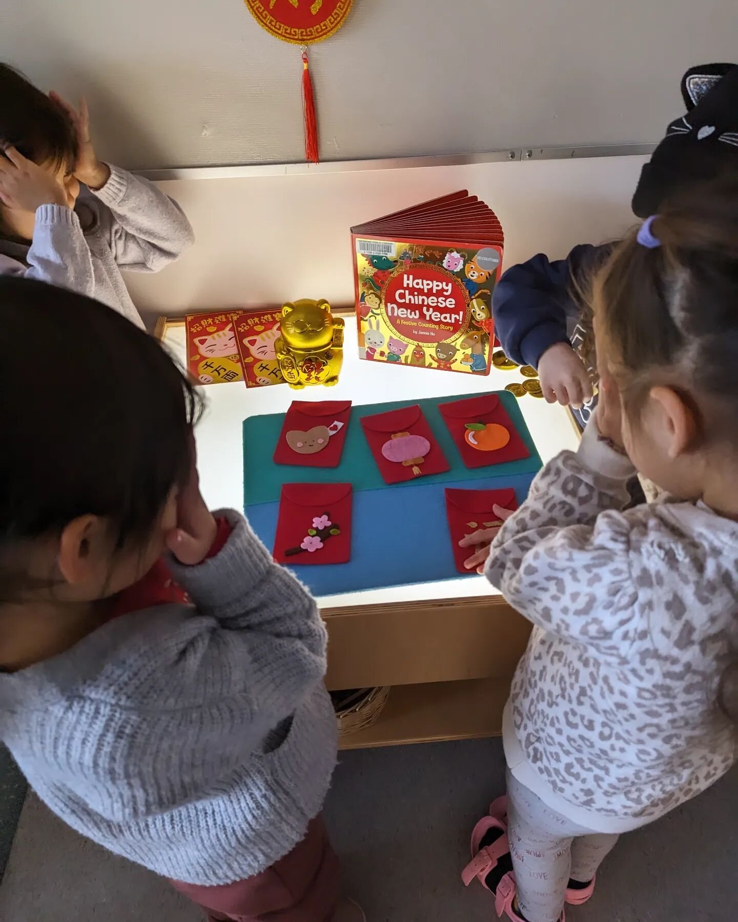 Thank you @cocosfeltdesign for this super fun and beautiful Lunar New Year felt board set. Our preschoolers loved looking for the gold coin in the lucky red envelopes 🐉 

#lunarnewyear #playbasedpreschool #feltboardstory