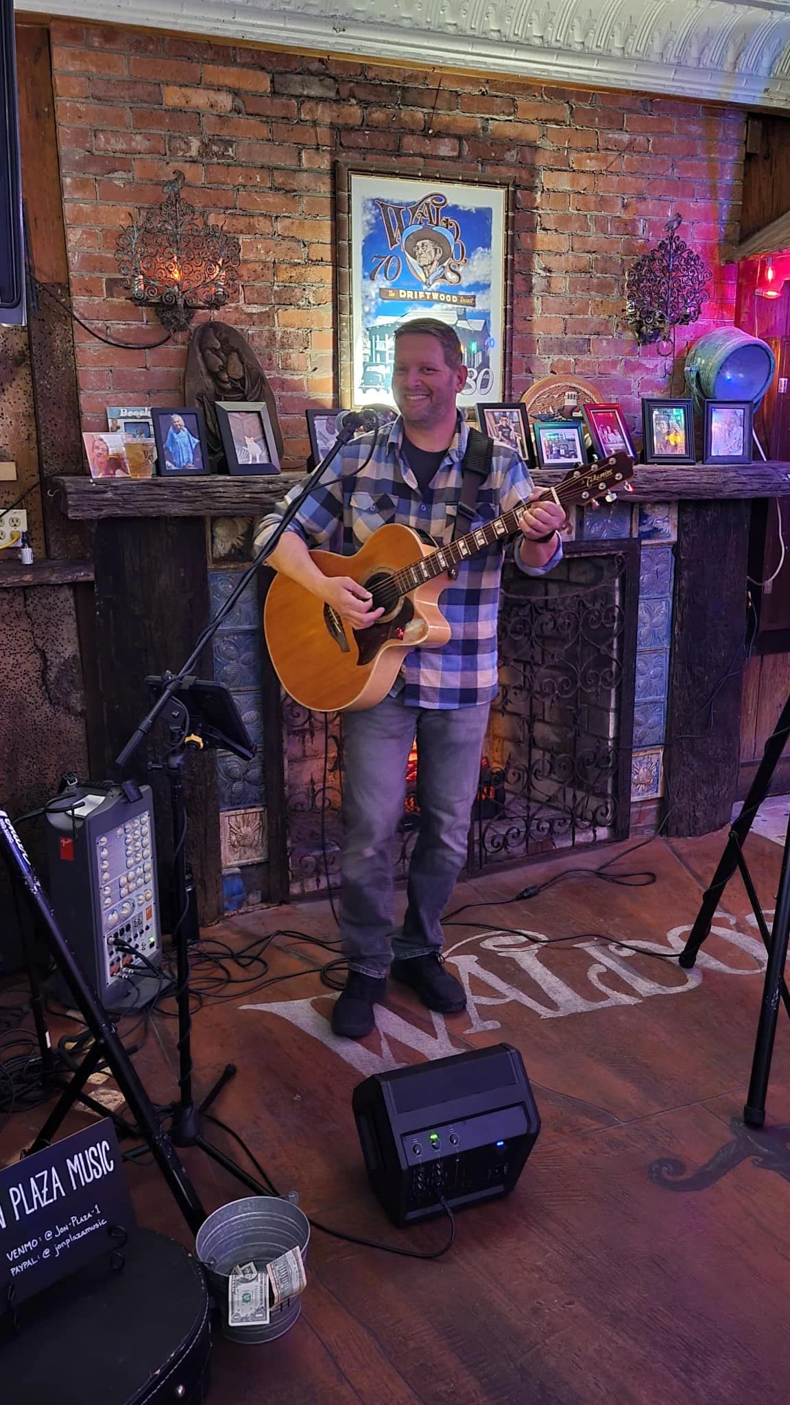 Live Music: Jon Plaza