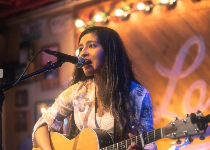 Live Music: Darien Castro