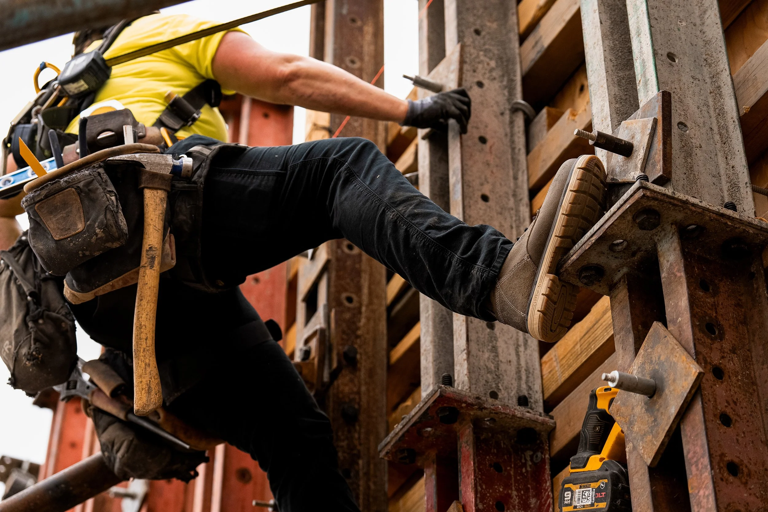 KEEN_UTILITY_SAN_JOSE_90_6_INCH_W_STEEL_GREY_GUM_1029696_A7R08563.jpg