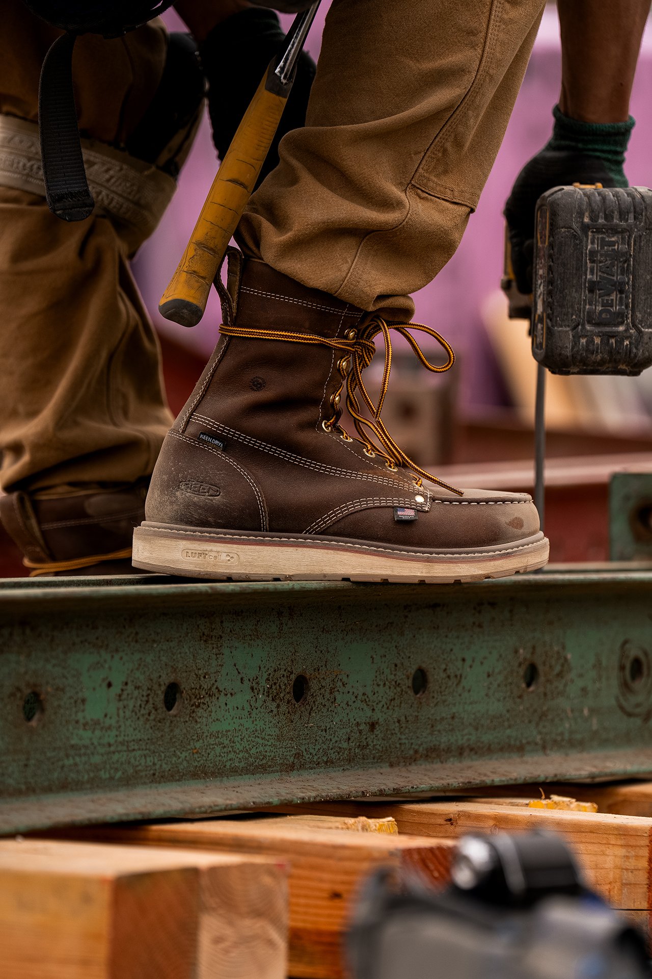 KEEN_UTILITY_LIBERTY_8_INCH_M_CHESTNUT_GUM_1030606_A7R09410.jpg