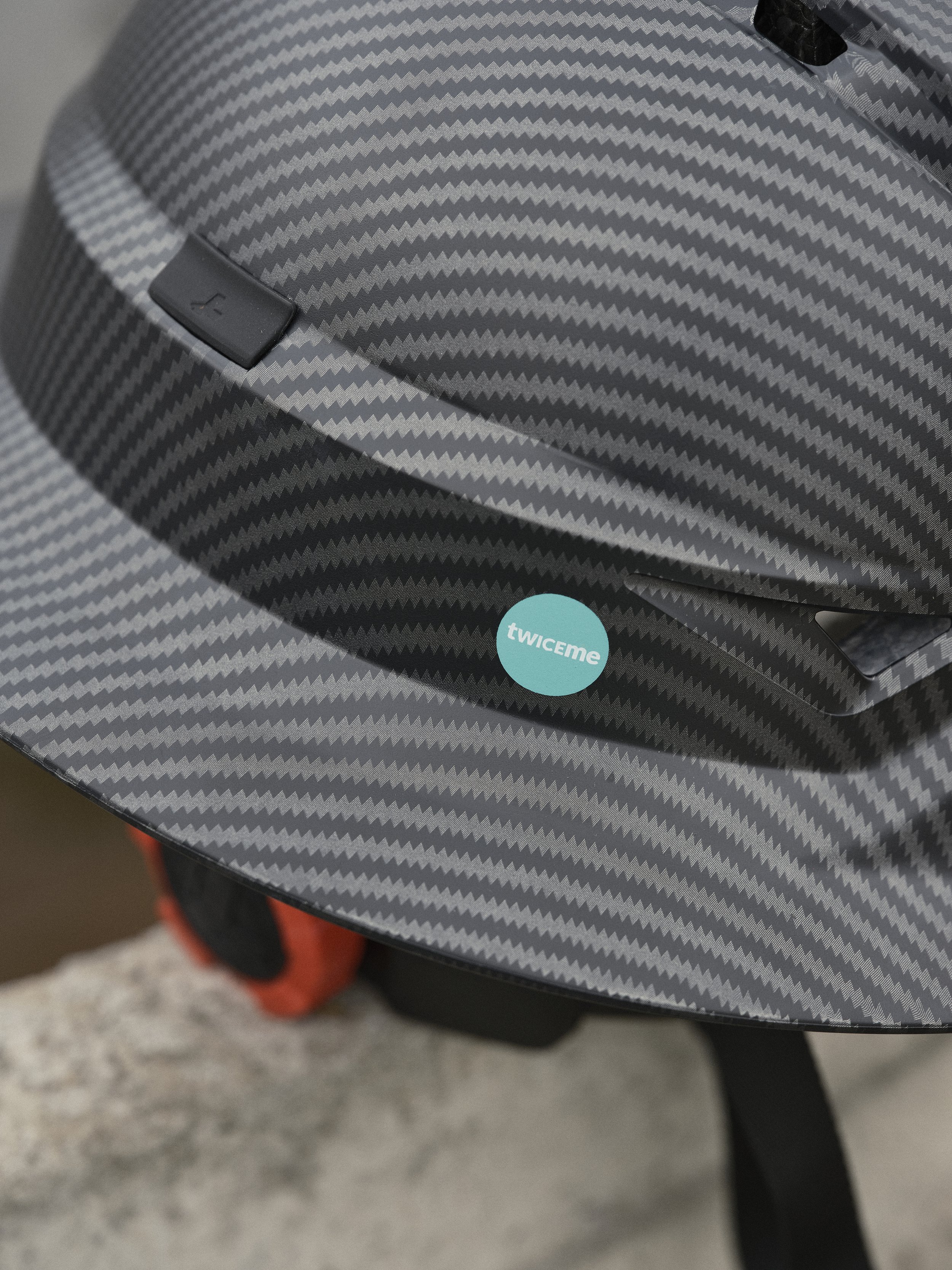 AWAY_050_LIFT_RADIX_FULL_BRIM_CARBON_8333.jpg