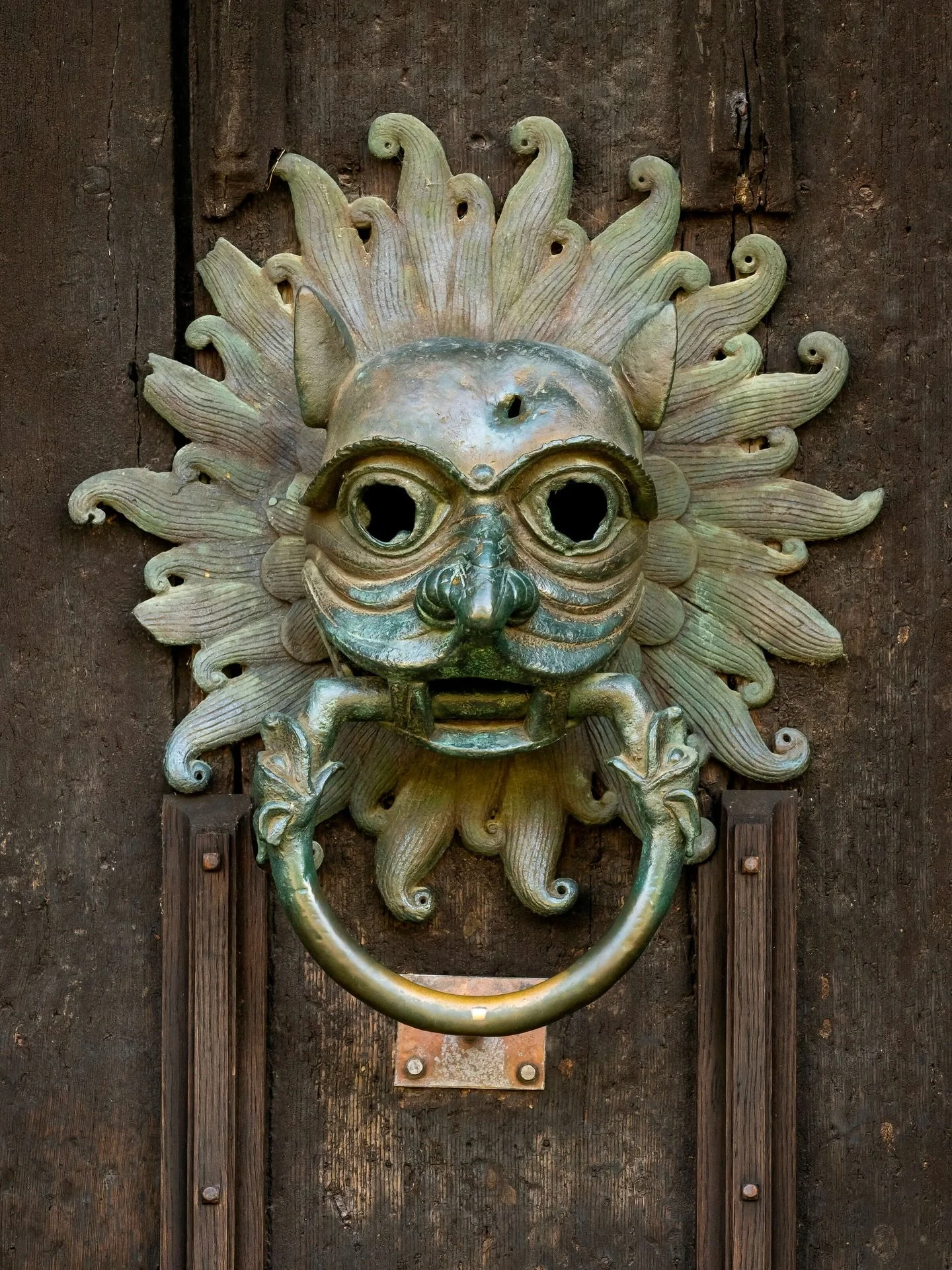 The sanctuary door knocker at Durham Cathedral symbolises medieval mercy, where fugitives could grasp the bronze ring to claim sanctuary and protection within the cathedral&rsquo;s walls.
.
.
.
.
#durhamcathedral #heritagephotographer #historicbuildi
