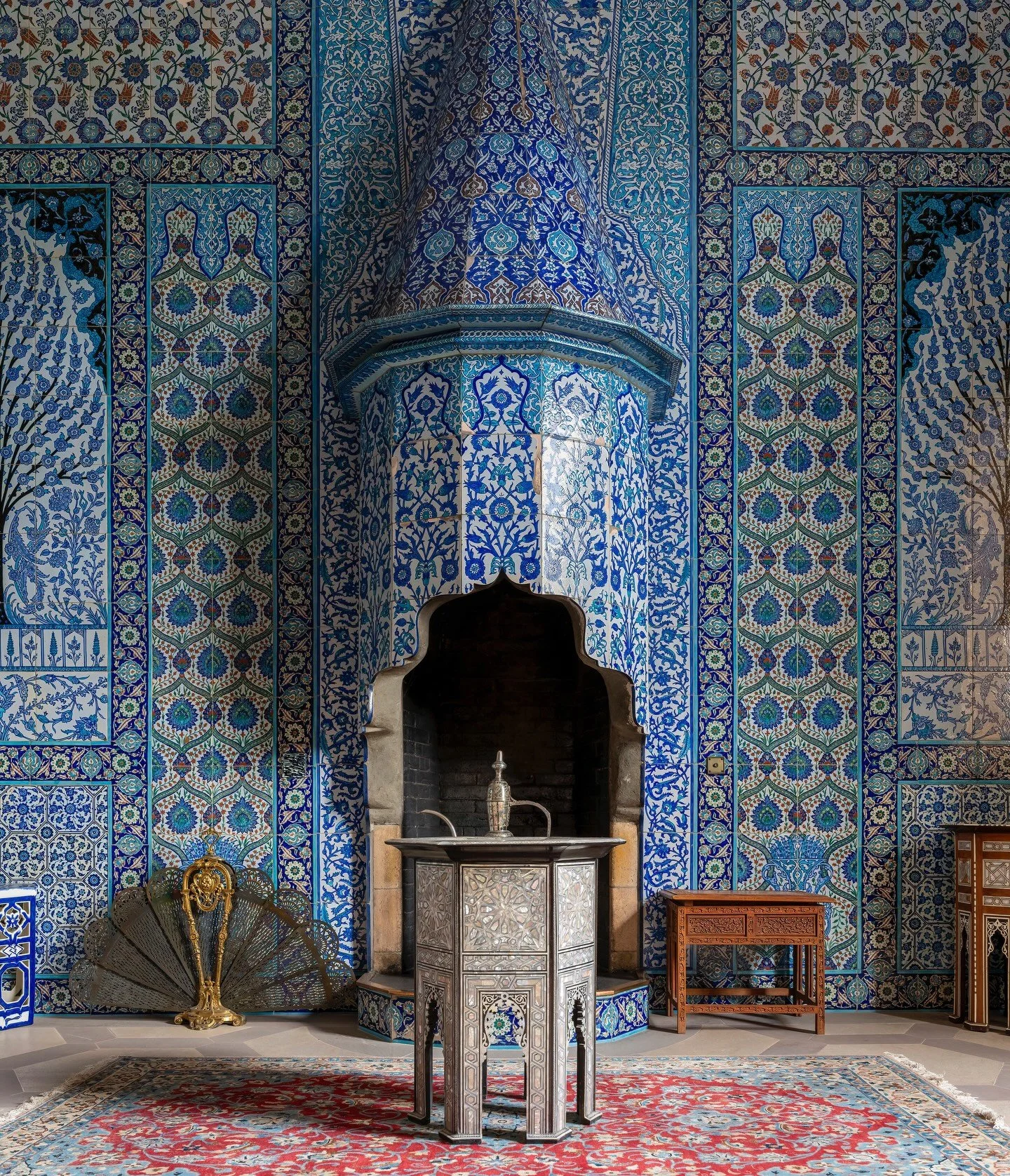 The Turkish Room at Sledmere House in Yorkshire. I photographed this richly decorated, Ottoman-inspired masterpiece last year. The room is renowned for its intricate Islamic designs and vibrant, hand-painted detail.
.
.
.
.
.

.
 #statelyhome #islami