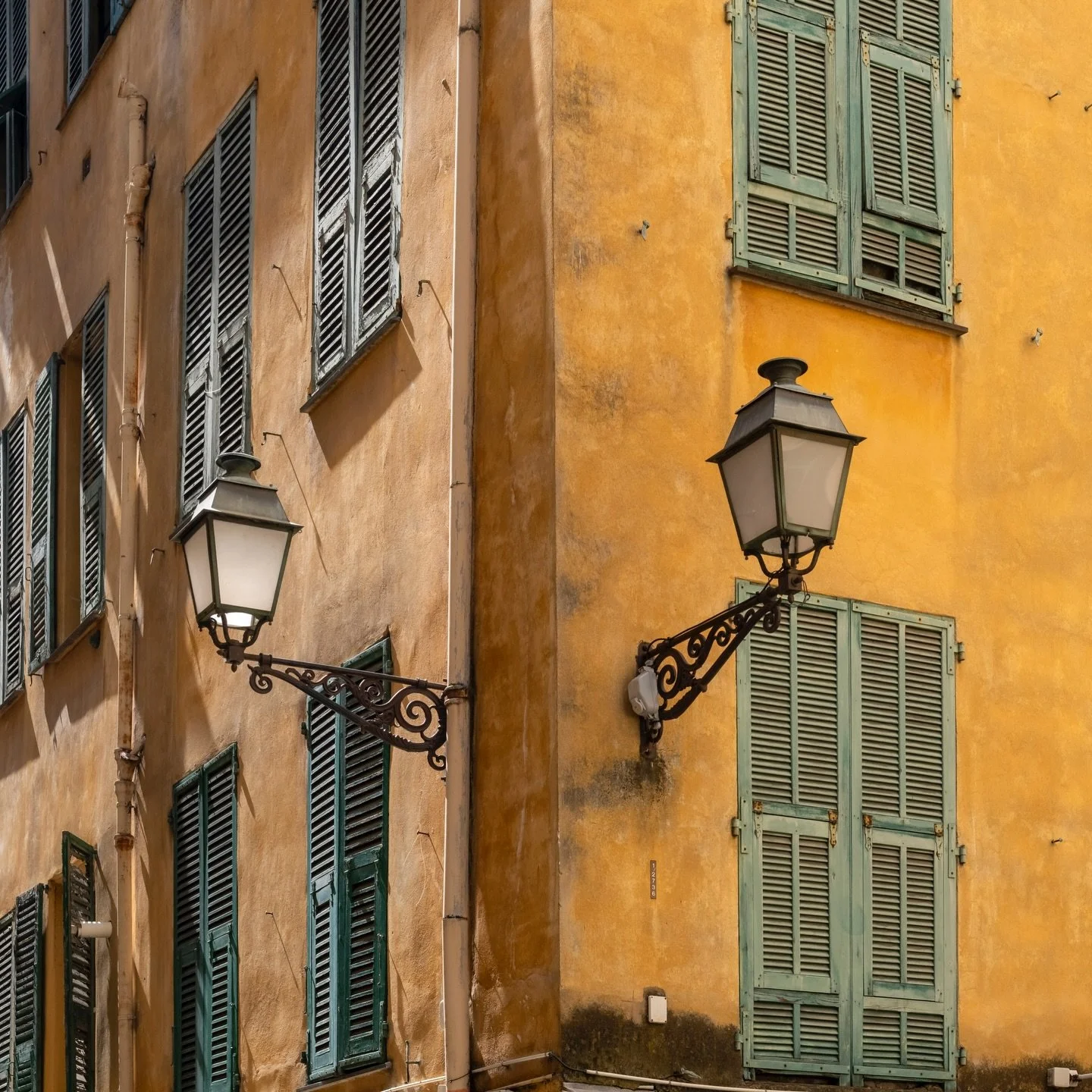 As it is such a gloomy wet day, I thought I&rsquo;d post some sunny back streets of Nice Old Town from my visit last summer.