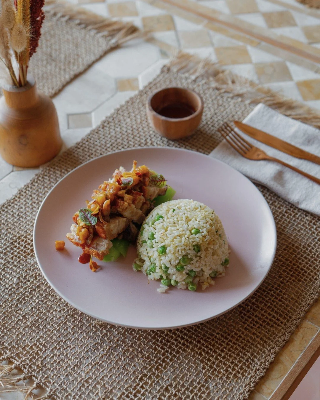 what's better than once cooked pork belly? 
Twice-cooked pork belly with fried rice and pineapple salsa.

A crowd favorite from the Dune Kitchen and the favourite dish of Dune founder, Tomas. 

#balifood #balifoodie #balifoodbible #balifoodlover #bal
