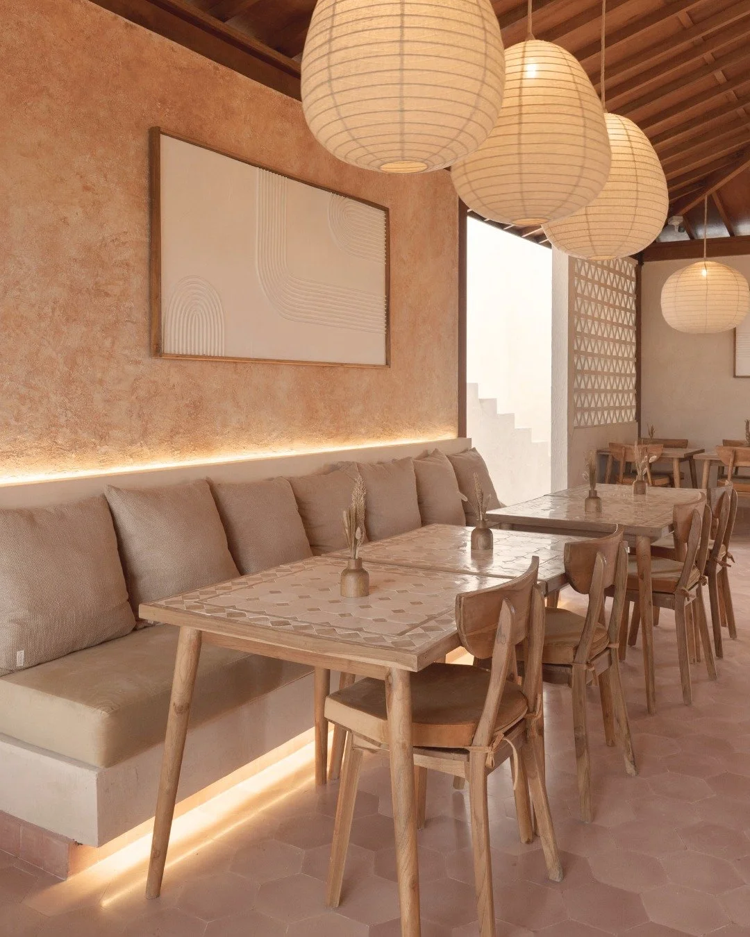 Warm tones and quiet corners. The perfect spot to slow down.
#duneseseh #workfromdune #slowliving #bali #lunch