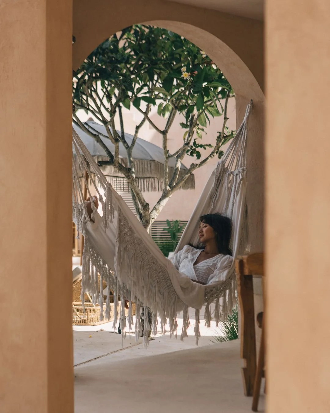 Slow mornings by the pool. Escaping with every page. 

#duneseseh #pool #read #slowliving #bali