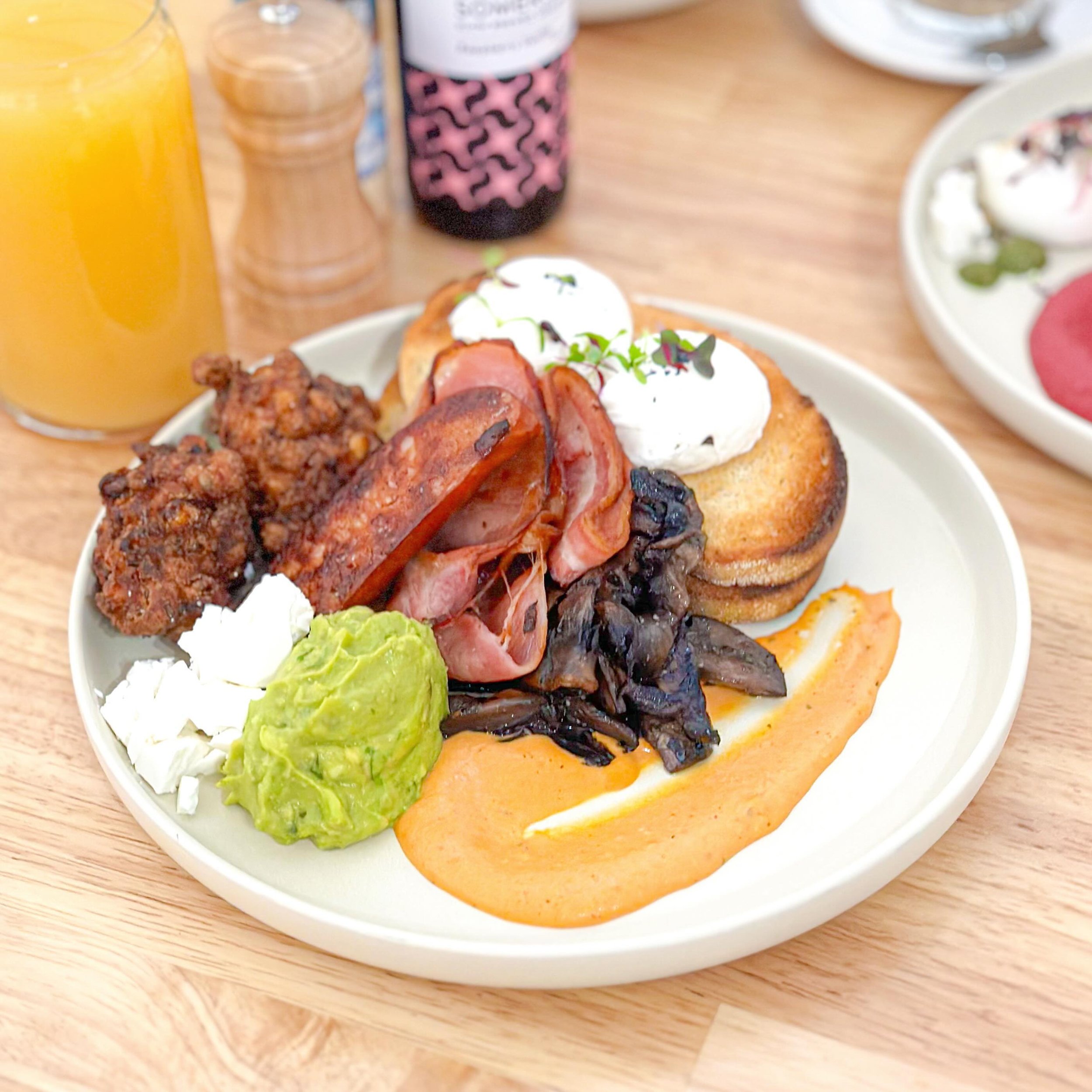 Sunday morning is the perfect time for a big brekky 🤤 Give our Haven Feast a go, and have a little bit of everything! 🌟