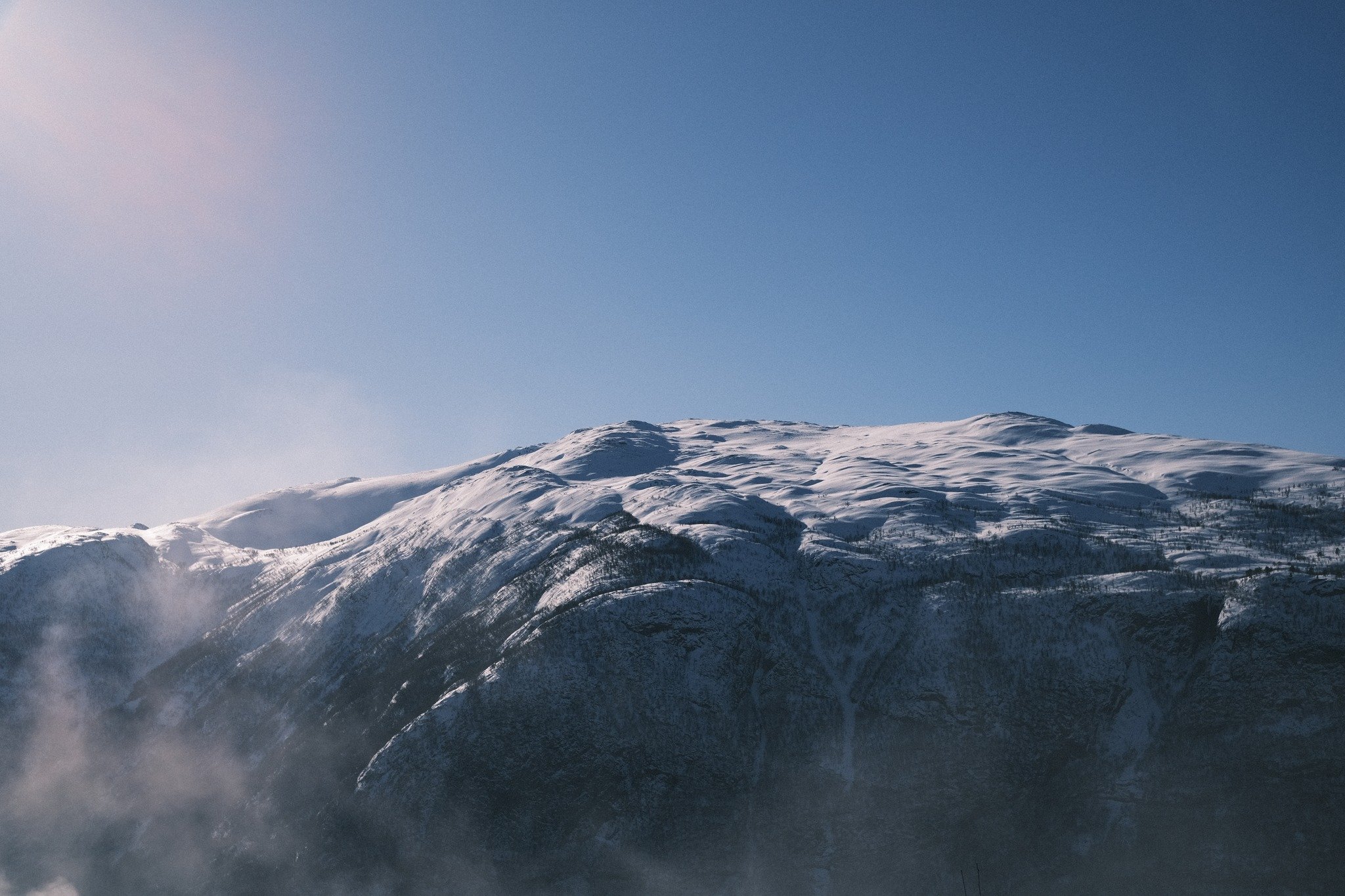 Majestic Peaks
Norway's rugged grandeur on display as sun-kissed peaks tower over the landscape, a silent testament to the timeless allure of the mountains.
📷 Fujifilm X-T30 II
__
#MountainPhotography #NorwegianMountains #SunlitPeaks #RuggedNature #