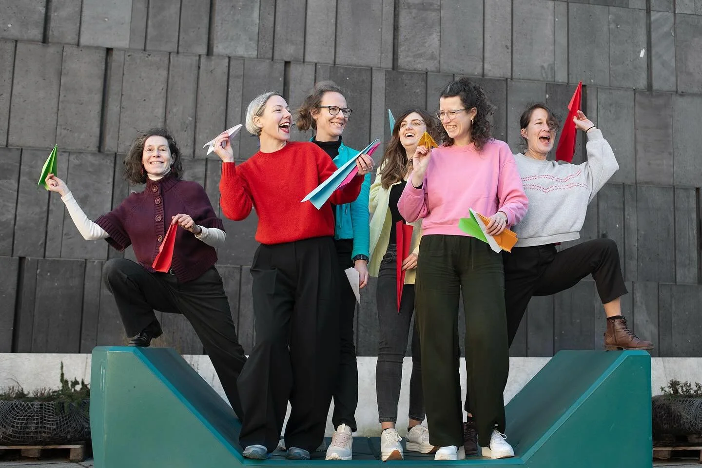 100 Frauen. 100 Vorhaben. 100 Umsetzungen.

&bull;&bull;&bull;
Viele Frauen haben gro&szlig;artige Ideen und oft liegen sogar schon fast fertige Konzepte in der Schublade. Doch allzu h&auml;ufig scheitert es nicht an der Vision, sondern an der Umsetz