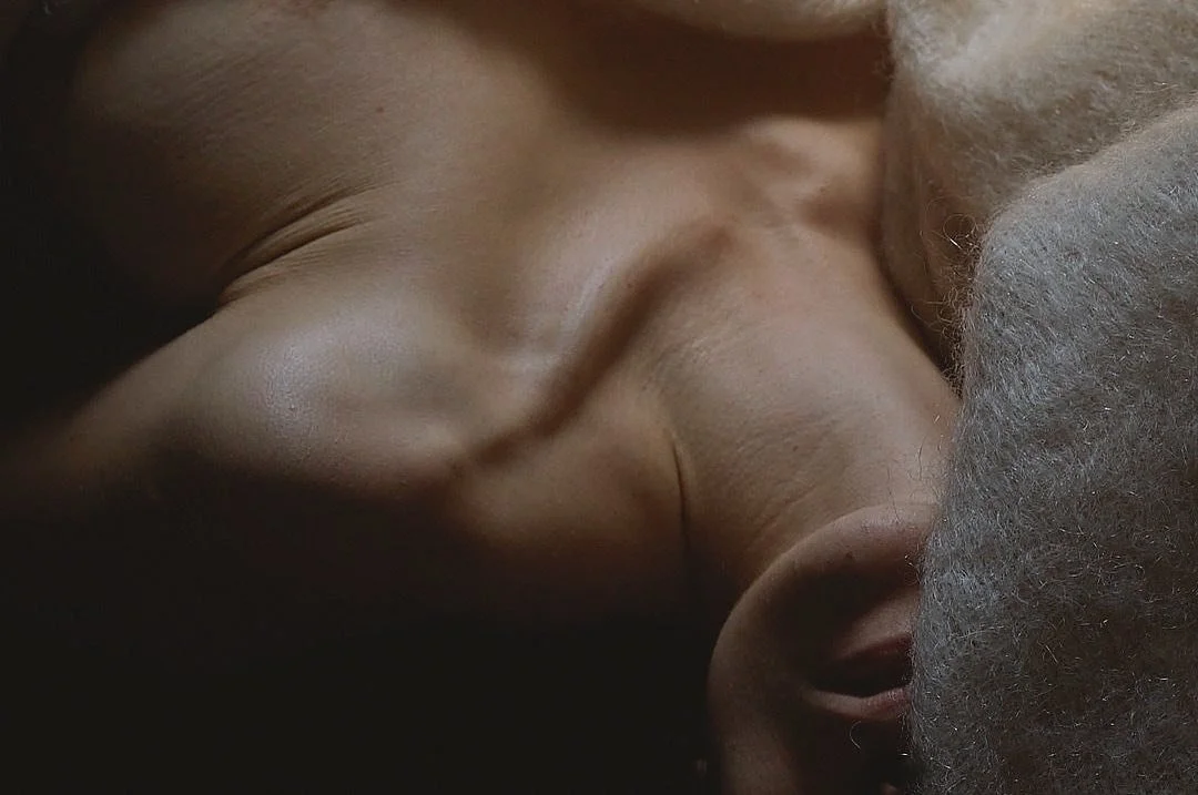 Here&rsquo;s the thing:

I have been tasting the delights of feeling ecstatically alive in the moment totally responsive to life with all my cells 
&amp; then a clawing agony of being in a human body washes over me. The pain&hellip;

Without labellin